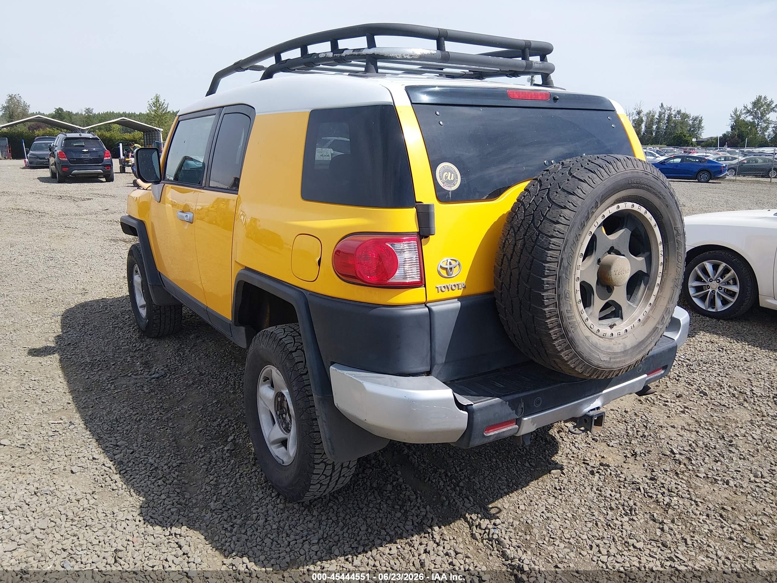 2007 Toyota Fj Cruiser   Yellow vin: JTEBU11F870100035