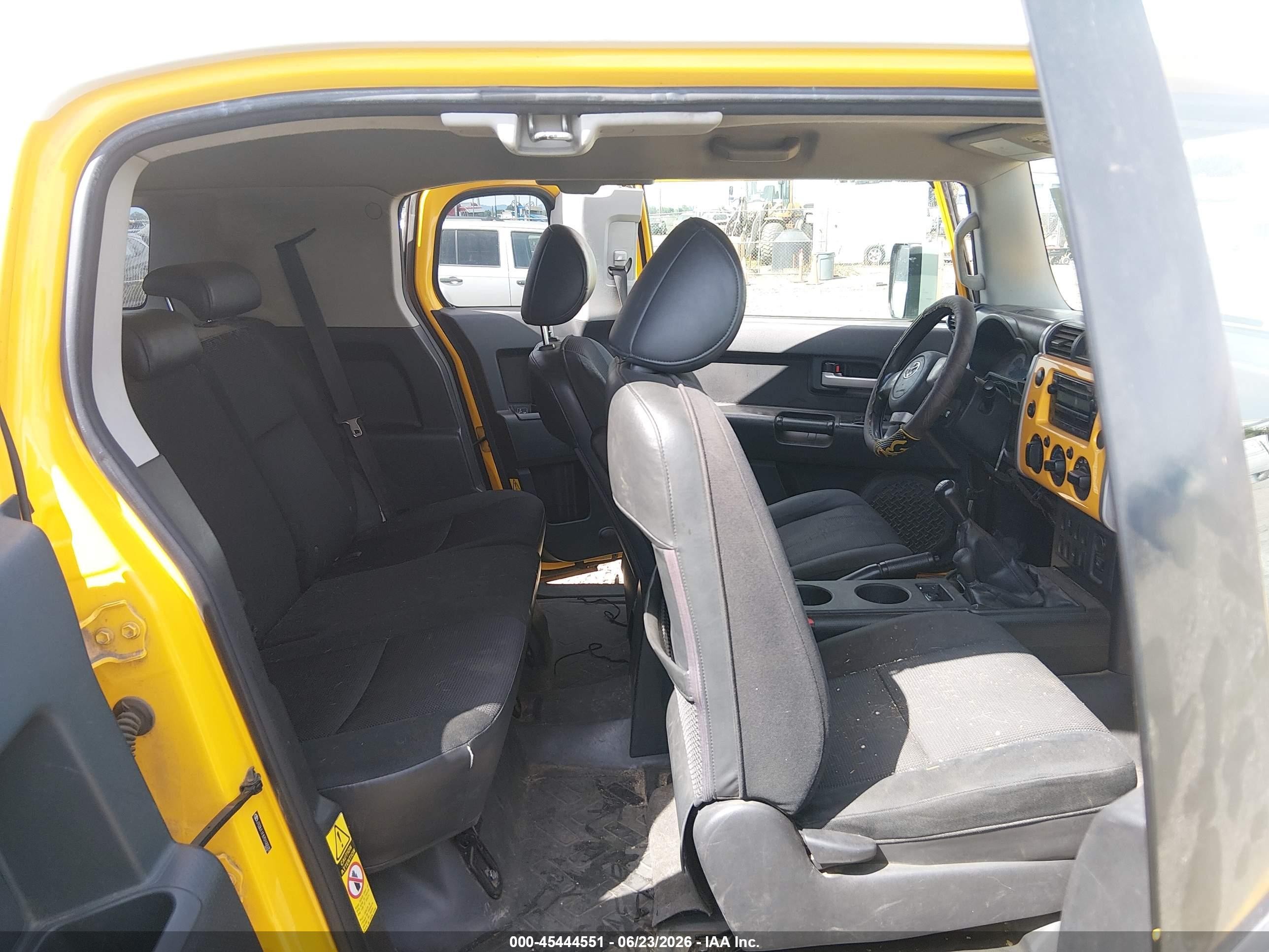 2007 Toyota Fj Cruiser   Yellow vin: JTEBU11F870100035