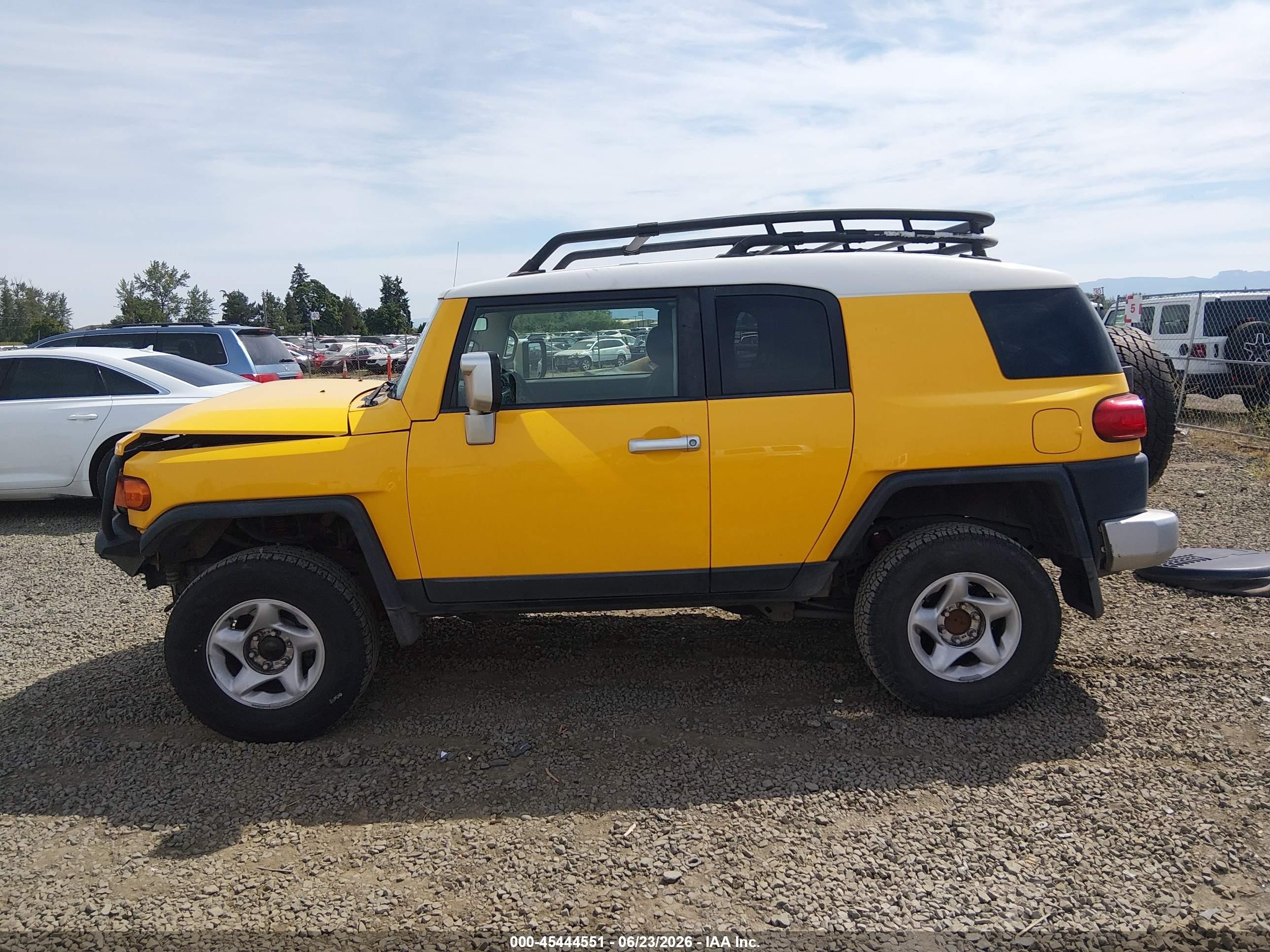 2007 Toyota Fj Cruiser   Yellow vin: JTEBU11F870100035