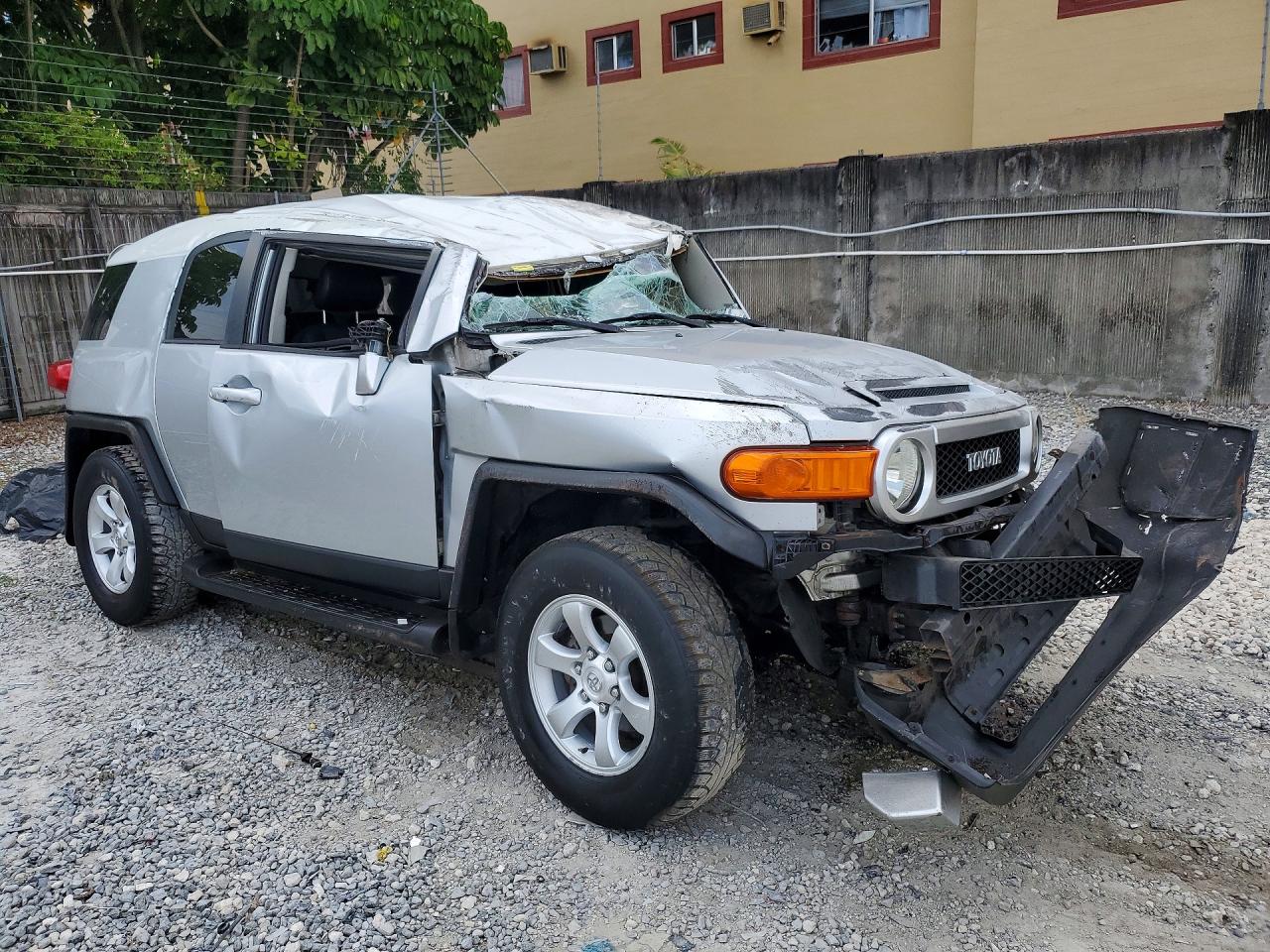 2007 Toyota Fj Cruiser Base Silver vin: JTEBU11F970008013