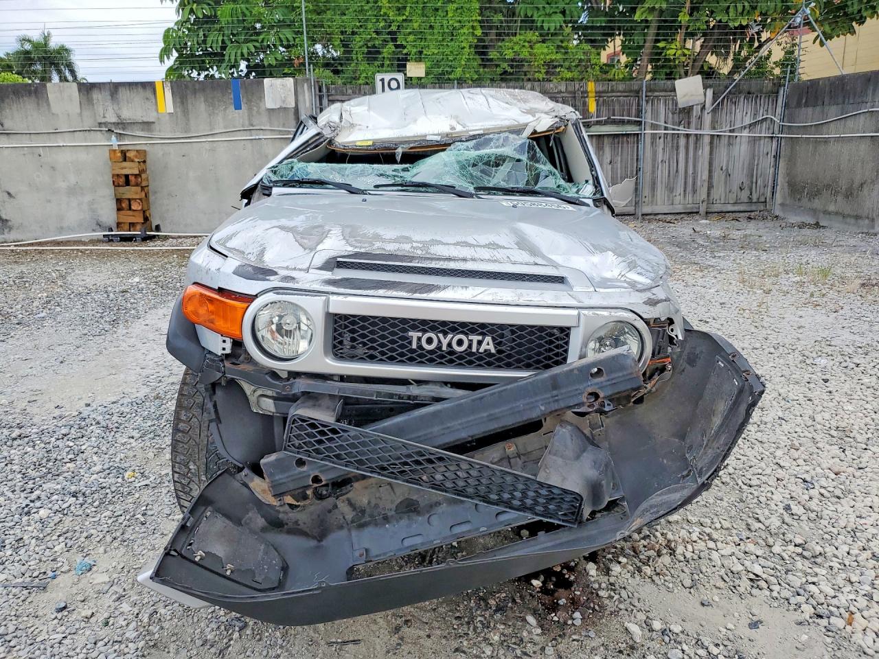 2007 Toyota Fj Cruiser Base Silver vin: JTEBU11F970008013
