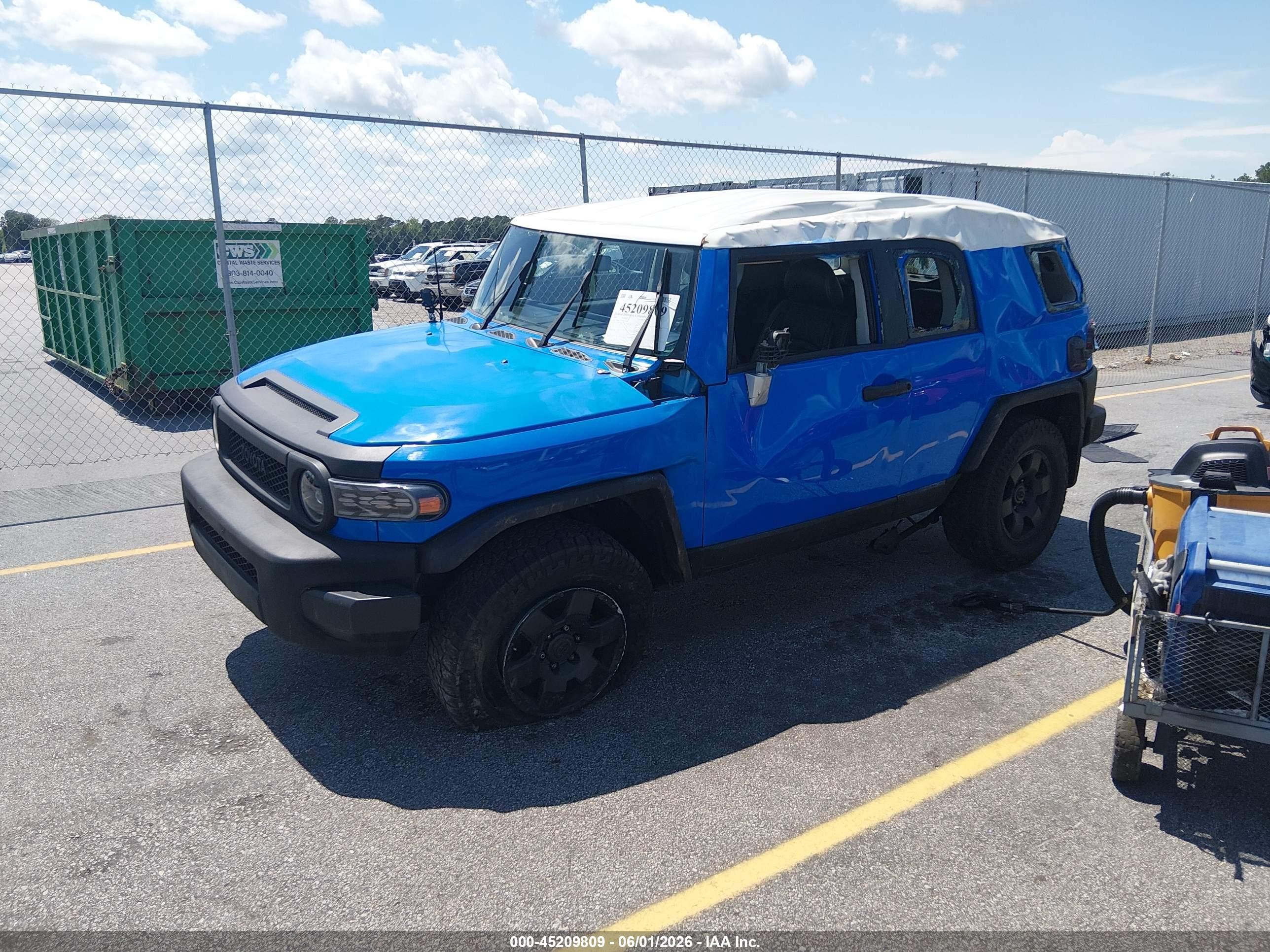 2007 Toyota Fj Cruiser   Blue vin: JTEBU11F970016709