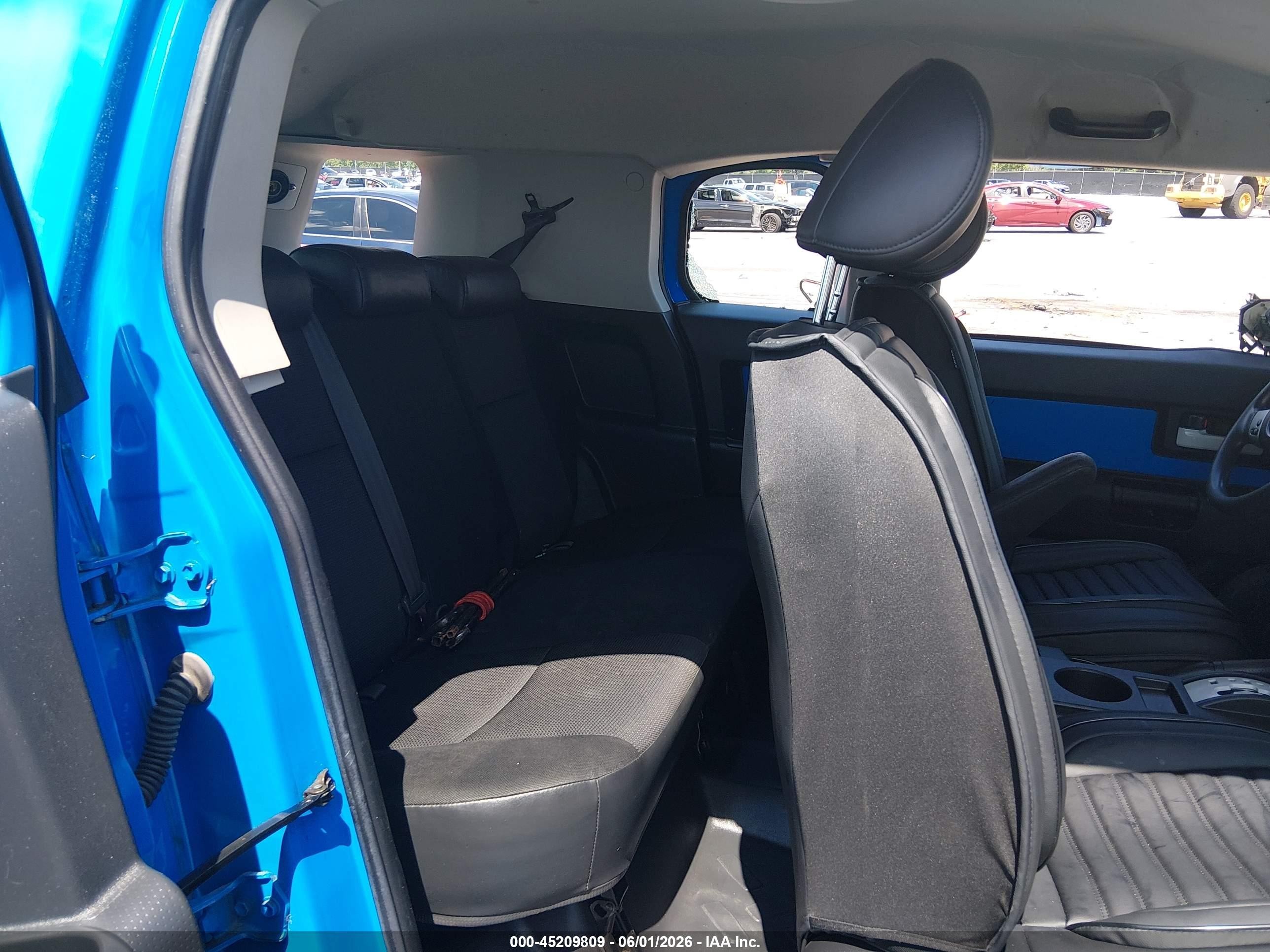 2007 Toyota Fj Cruiser   Blue vin: JTEBU11F970016709