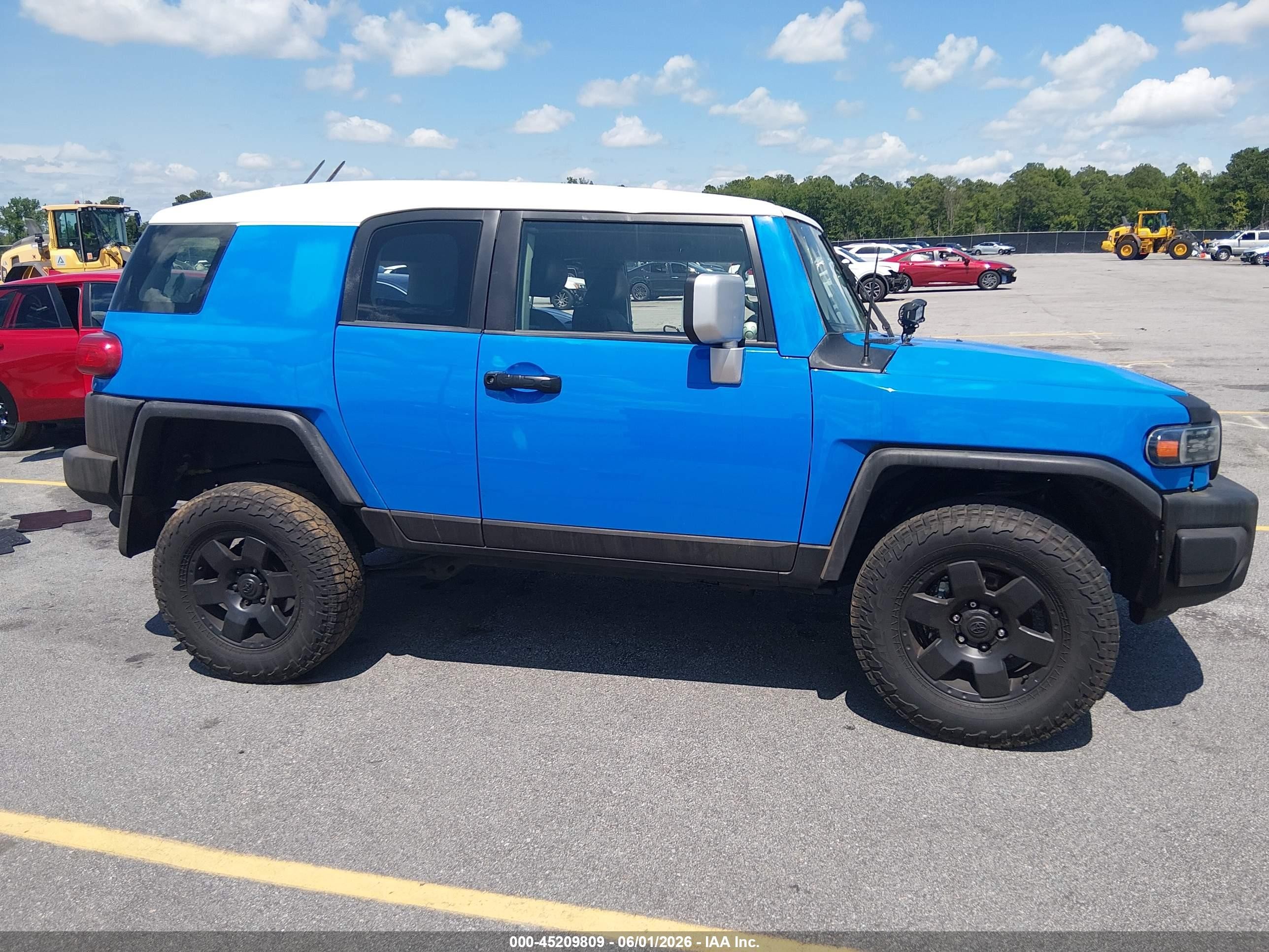 2007 Toyota Fj Cruiser   Blue vin: JTEBU11F970016709