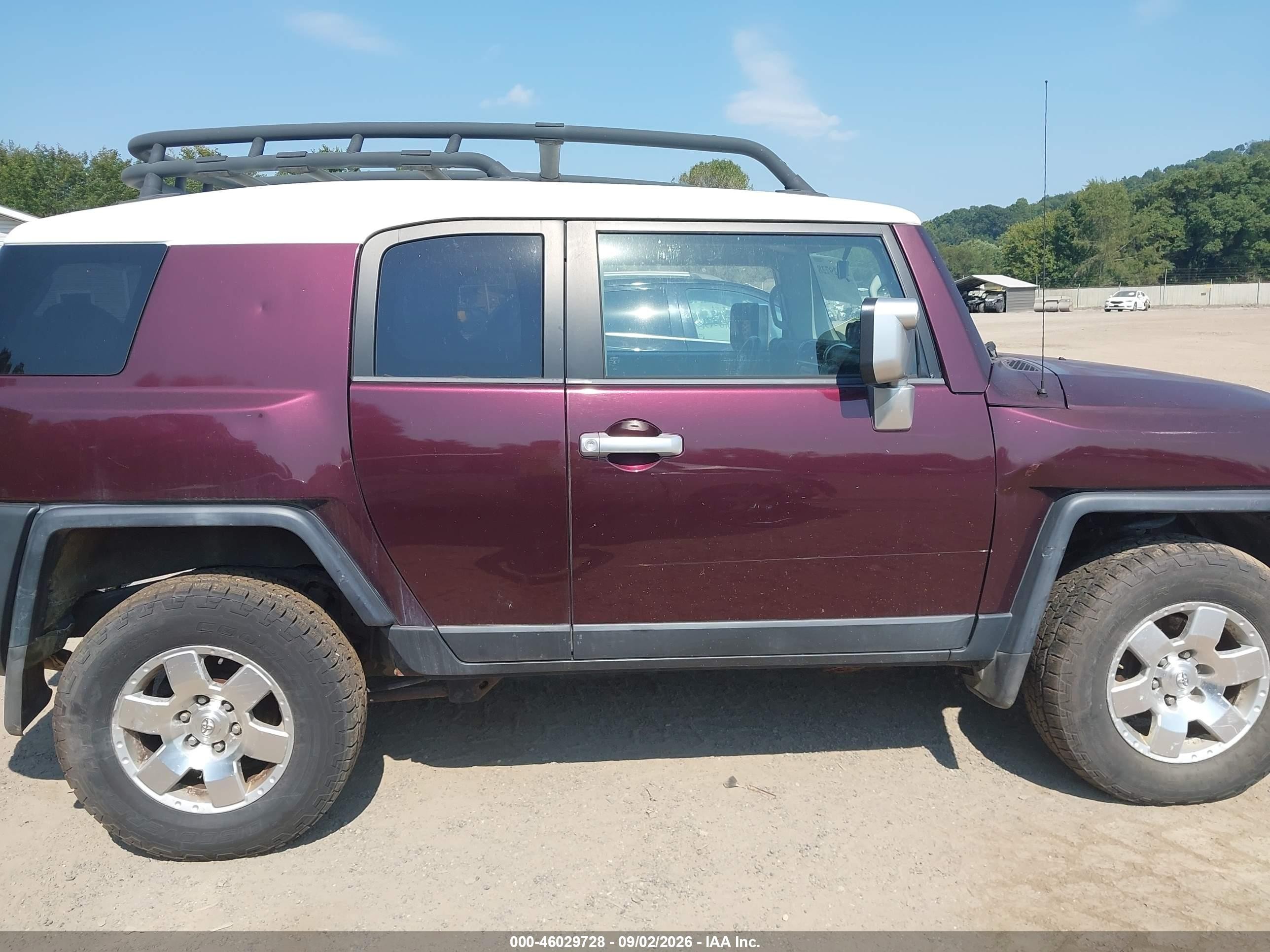 2007 Toyota Fj Cruiser   Красный vin: JTEBU11F970045403