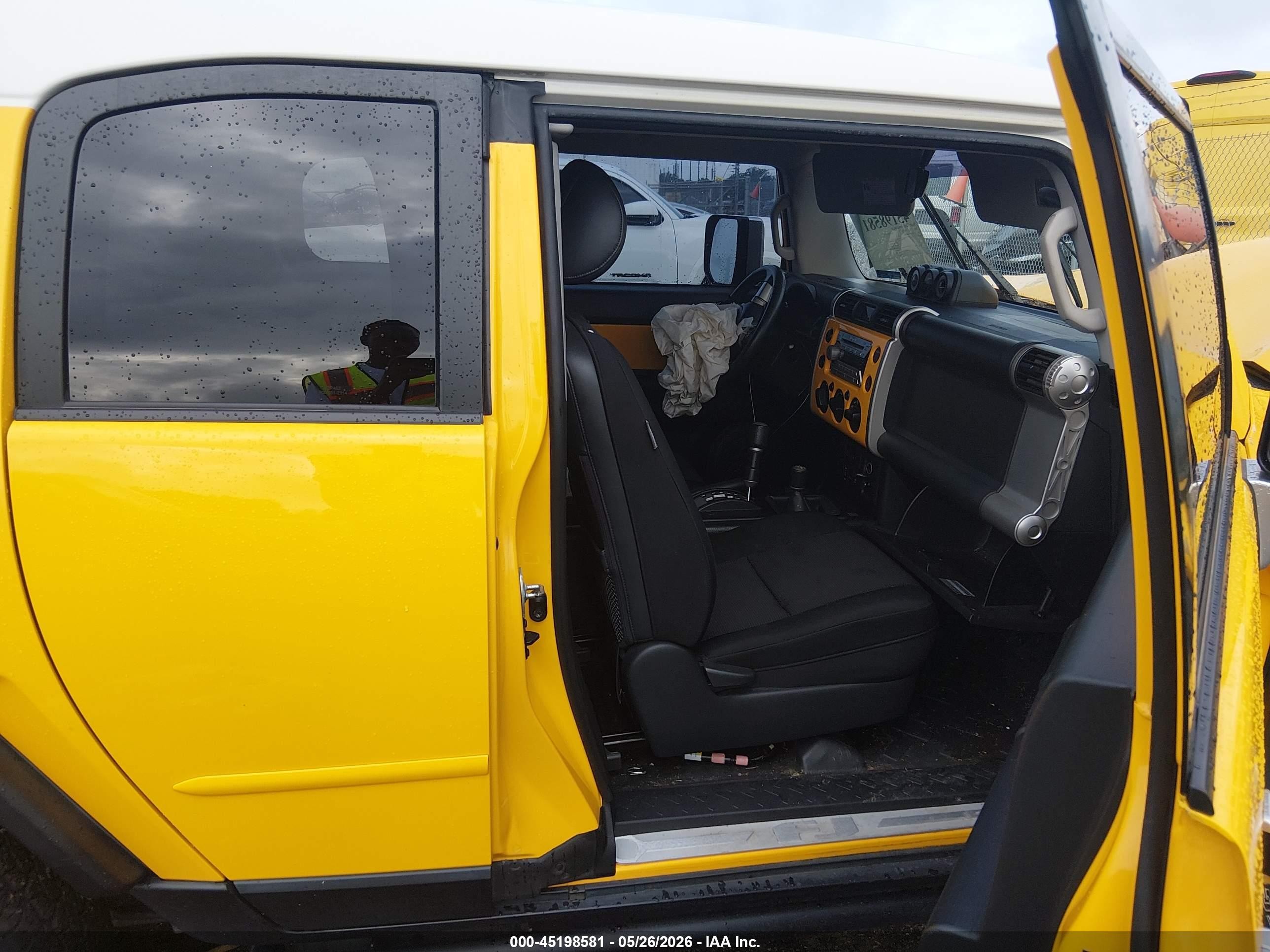 2007 Toyota Fj Cruiser   Yellow vin: JTEBU11F970049743