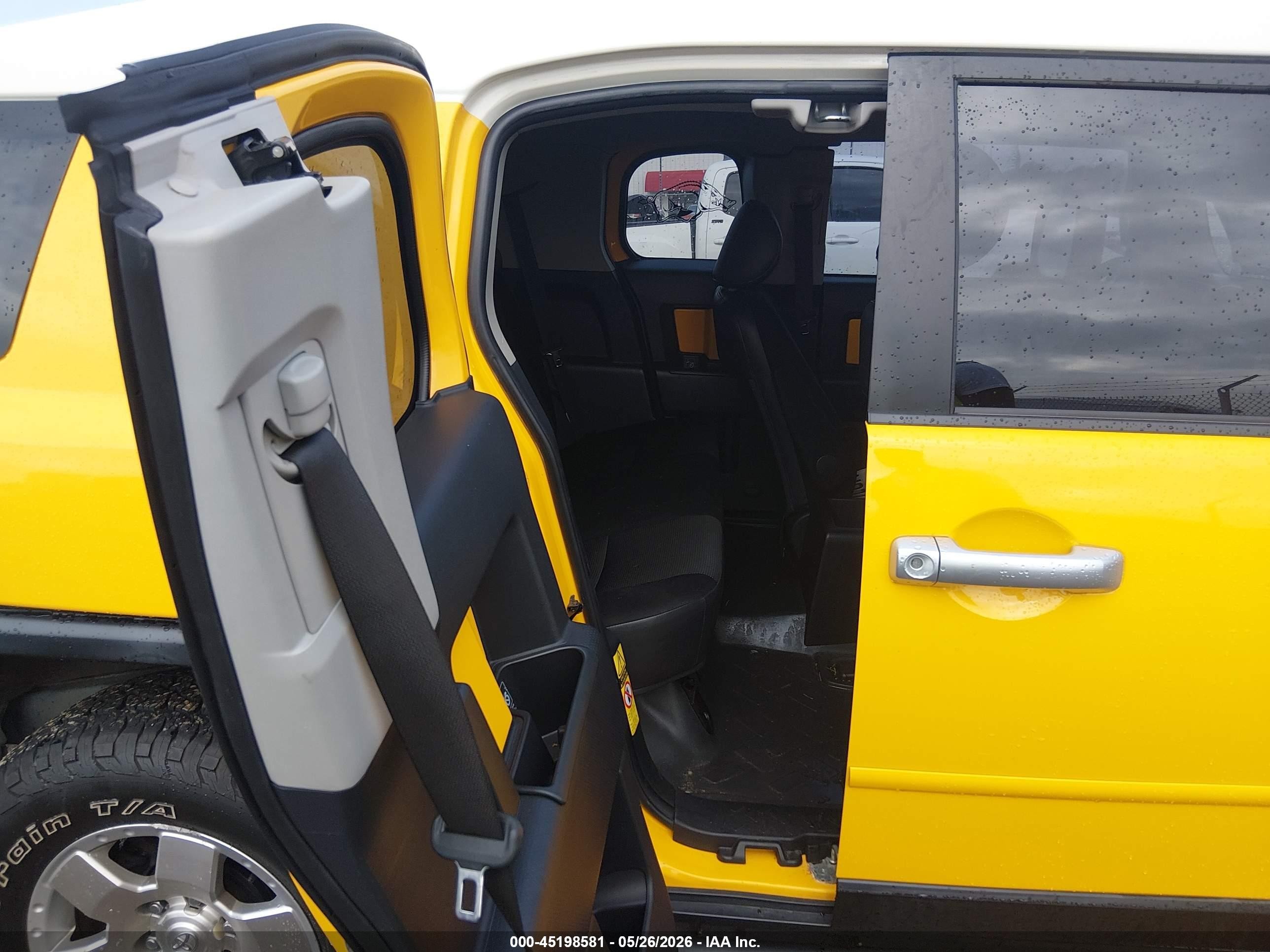 2007 Toyota Fj Cruiser   Yellow vin: JTEBU11F970049743