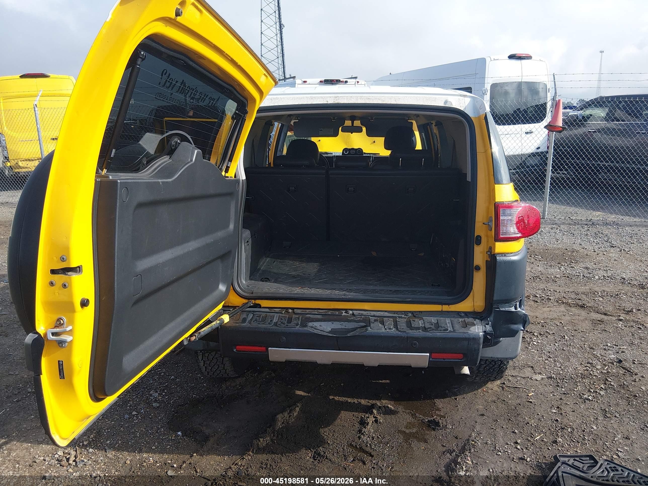 2007 Toyota Fj Cruiser   Yellow vin: JTEBU11F970049743
