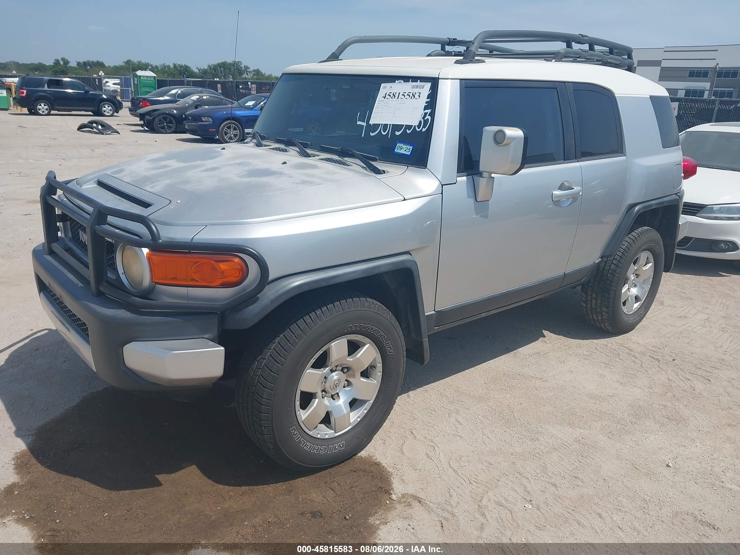 2008 Toyota Fj Cruiser   Silver vin: JTEBU11F980104760