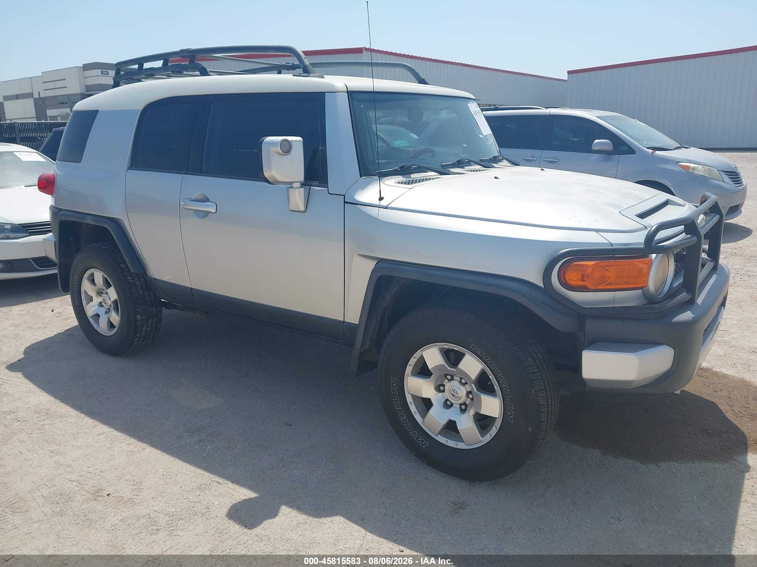 2008 Toyota Fj Cruiser   Silver vin: JTEBU11F980104760
