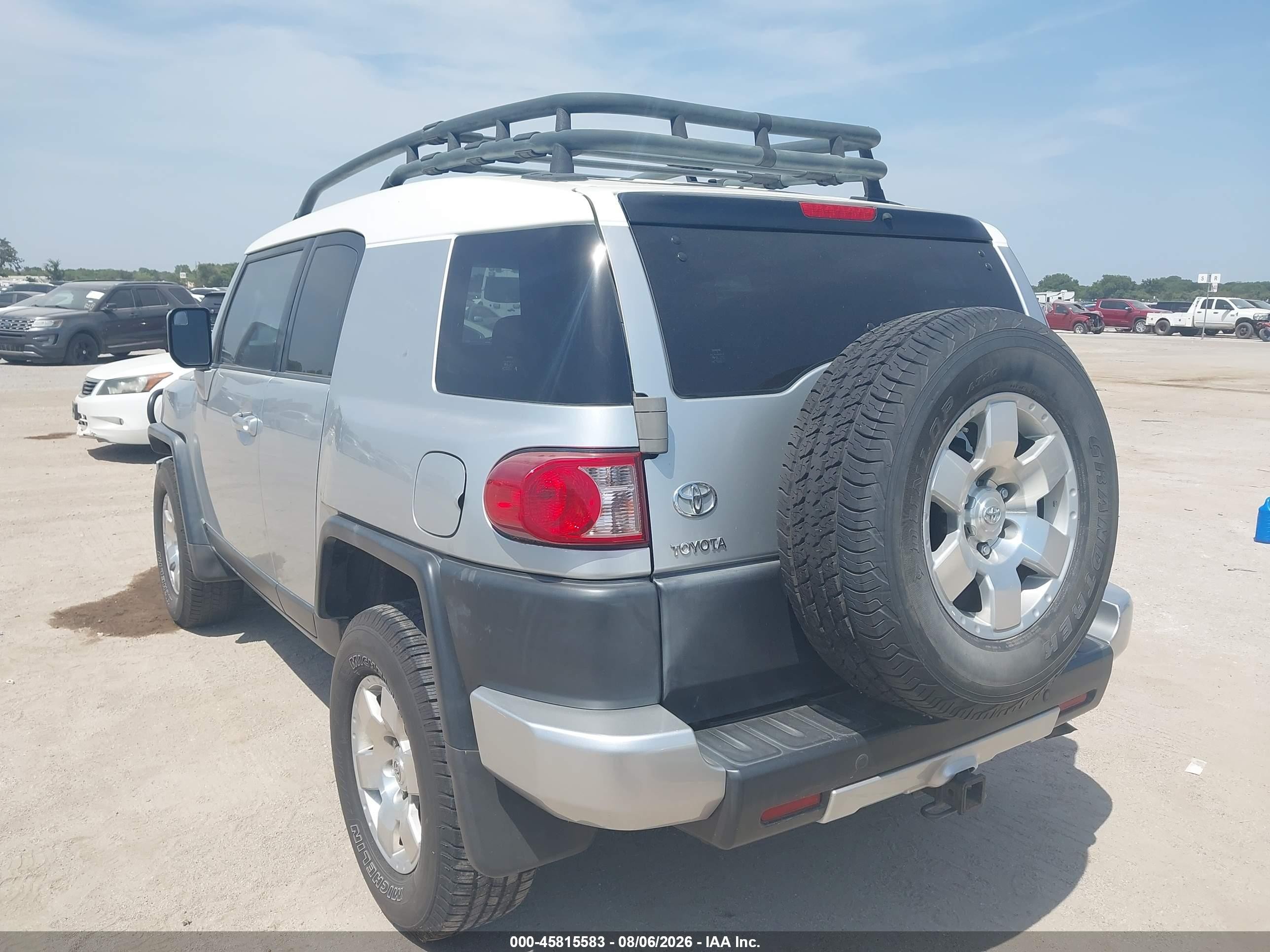 2008 Toyota Fj Cruiser   Silver vin: JTEBU11F980104760