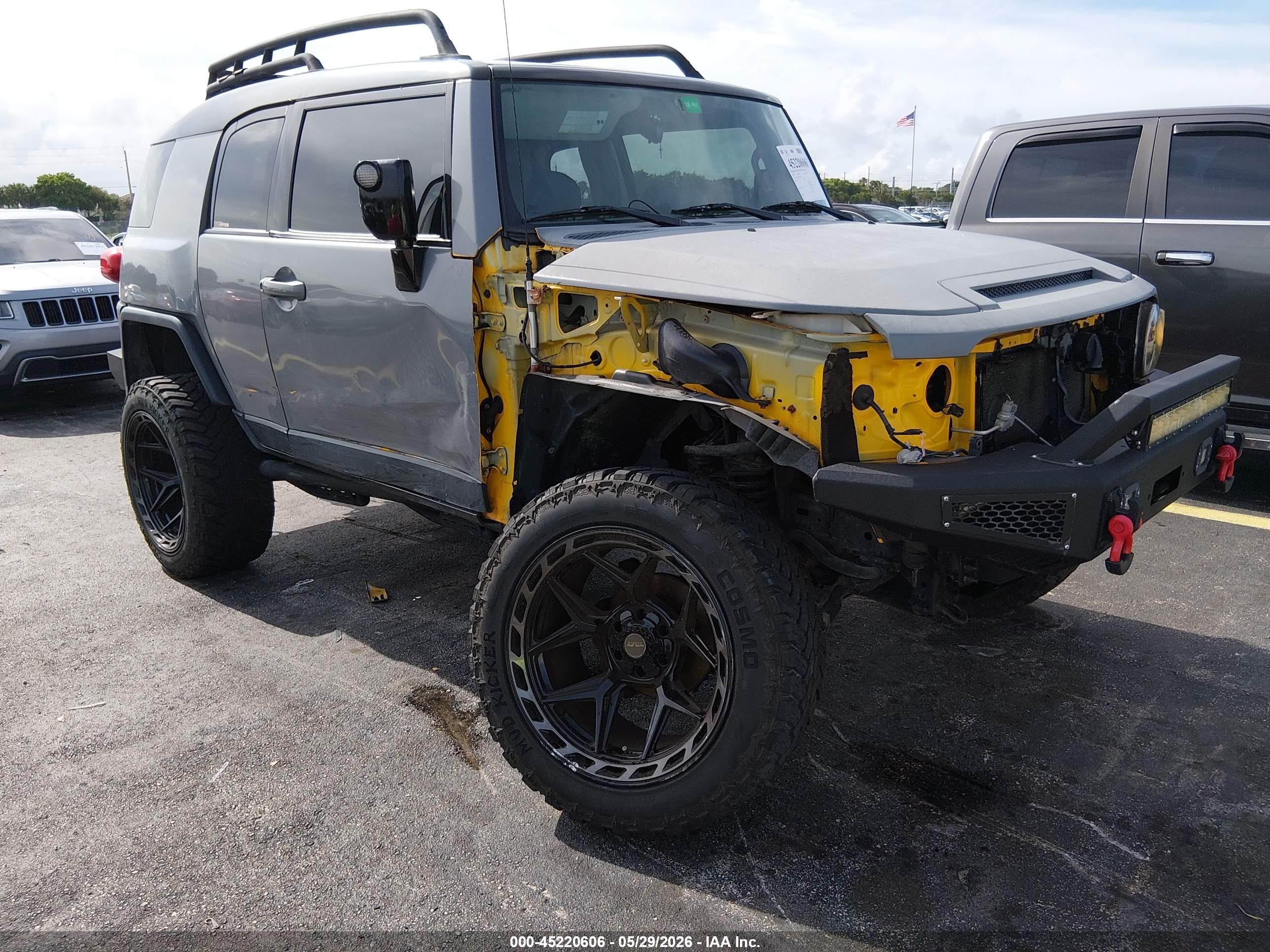 2008 Toyota Fj Cruiser   Gray vin: JTEBU11F98K002539
