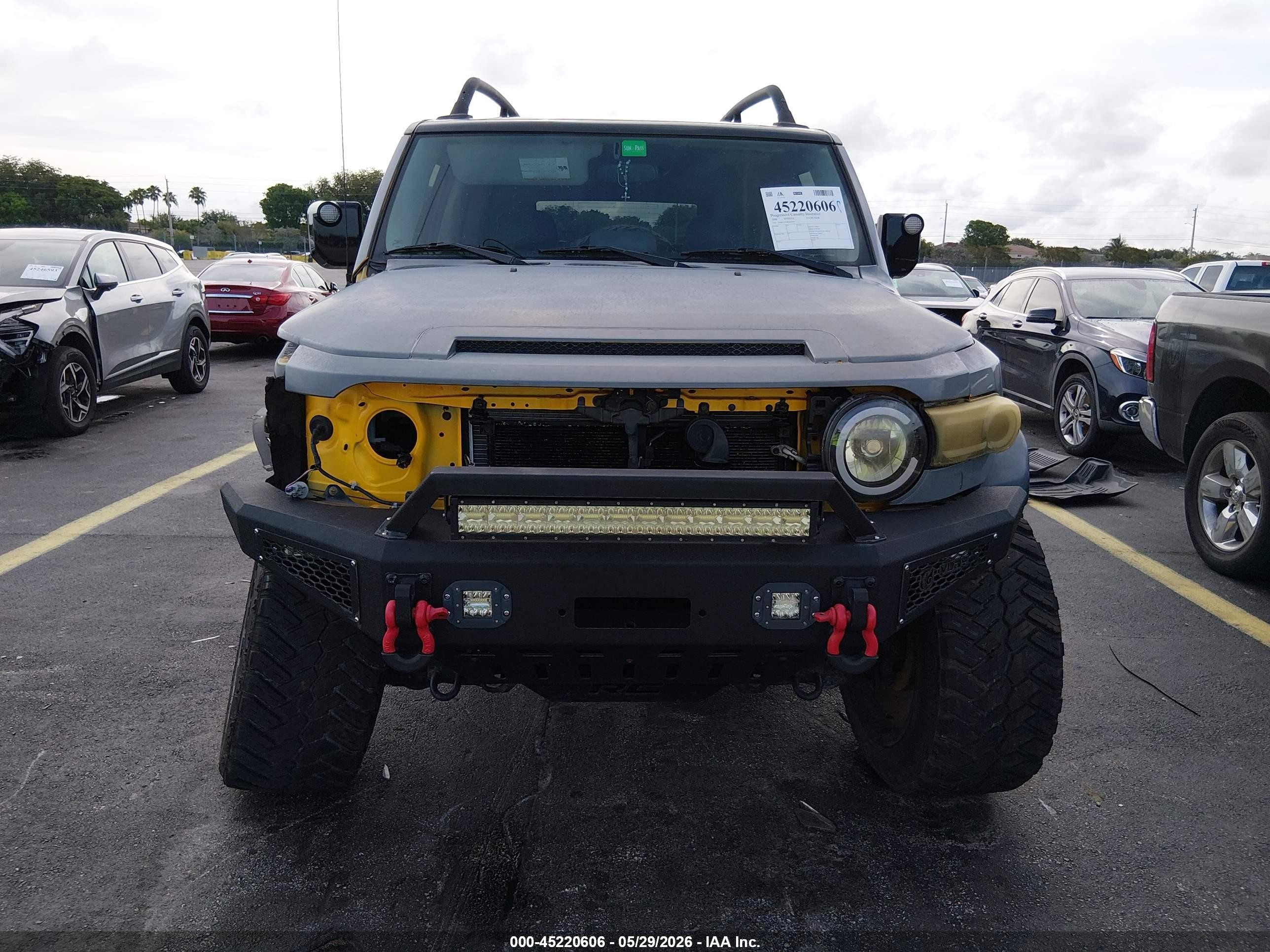 2008 Toyota Fj Cruiser   Gray vin: JTEBU11F98K002539