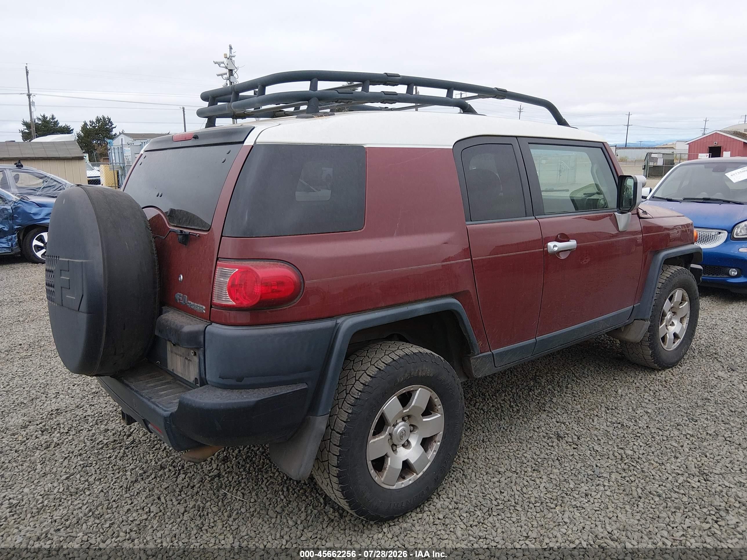 2008 Toyota Fj Cruiser   Red vin: JTEBU11F98K017557