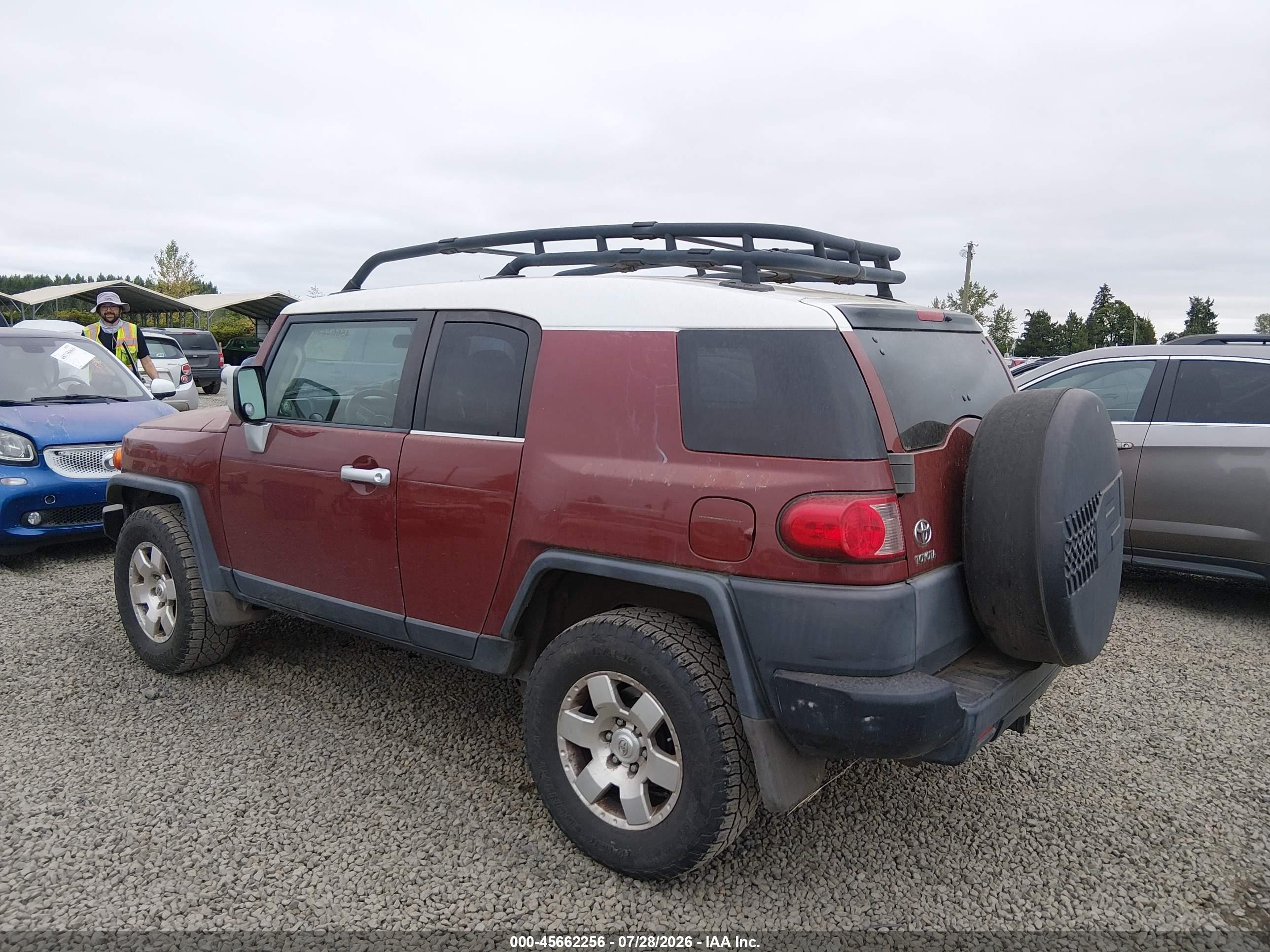 2008 Toyota Fj Cruiser   Red vin: JTEBU11F98K017557