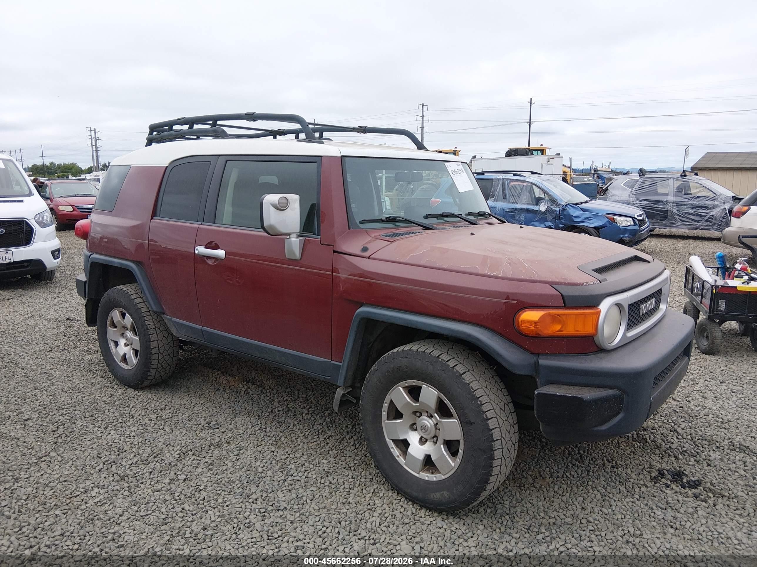 2008 Toyota Fj Cruiser   Red vin: JTEBU11F98K017557