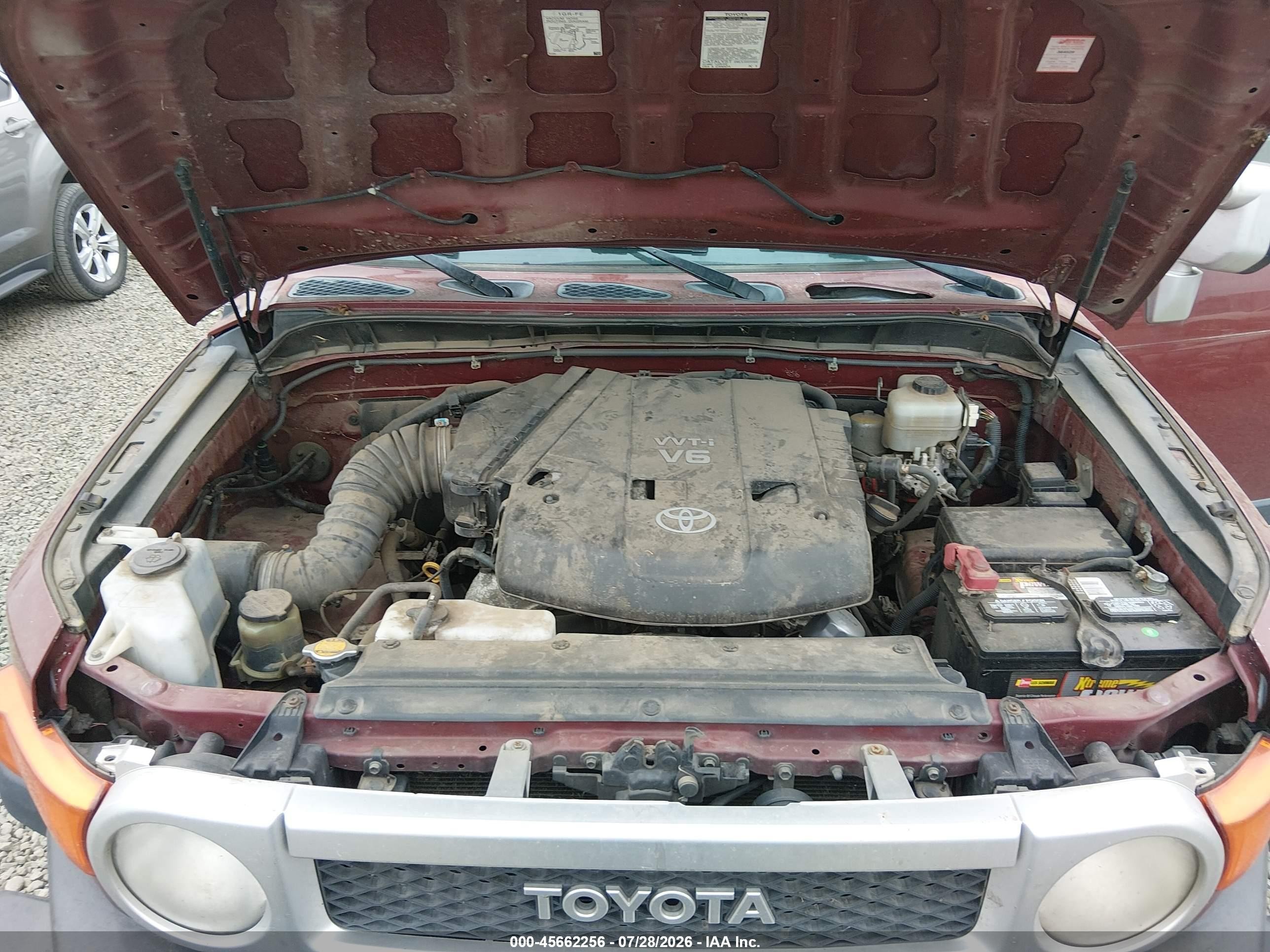 2008 Toyota Fj Cruiser   Red vin: JTEBU11F98K017557