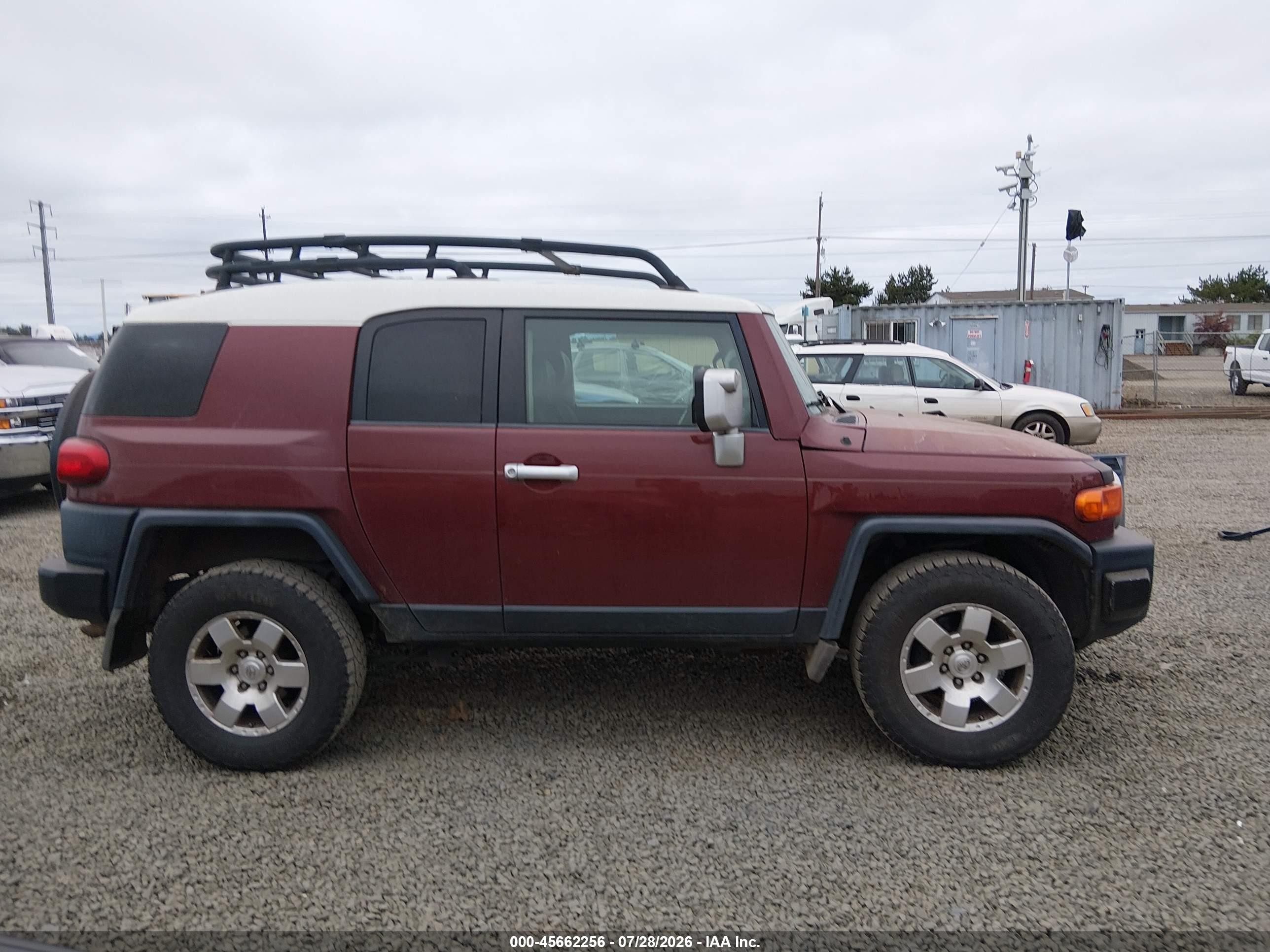 2008 Toyota Fj Cruiser   Red vin: JTEBU11F98K017557