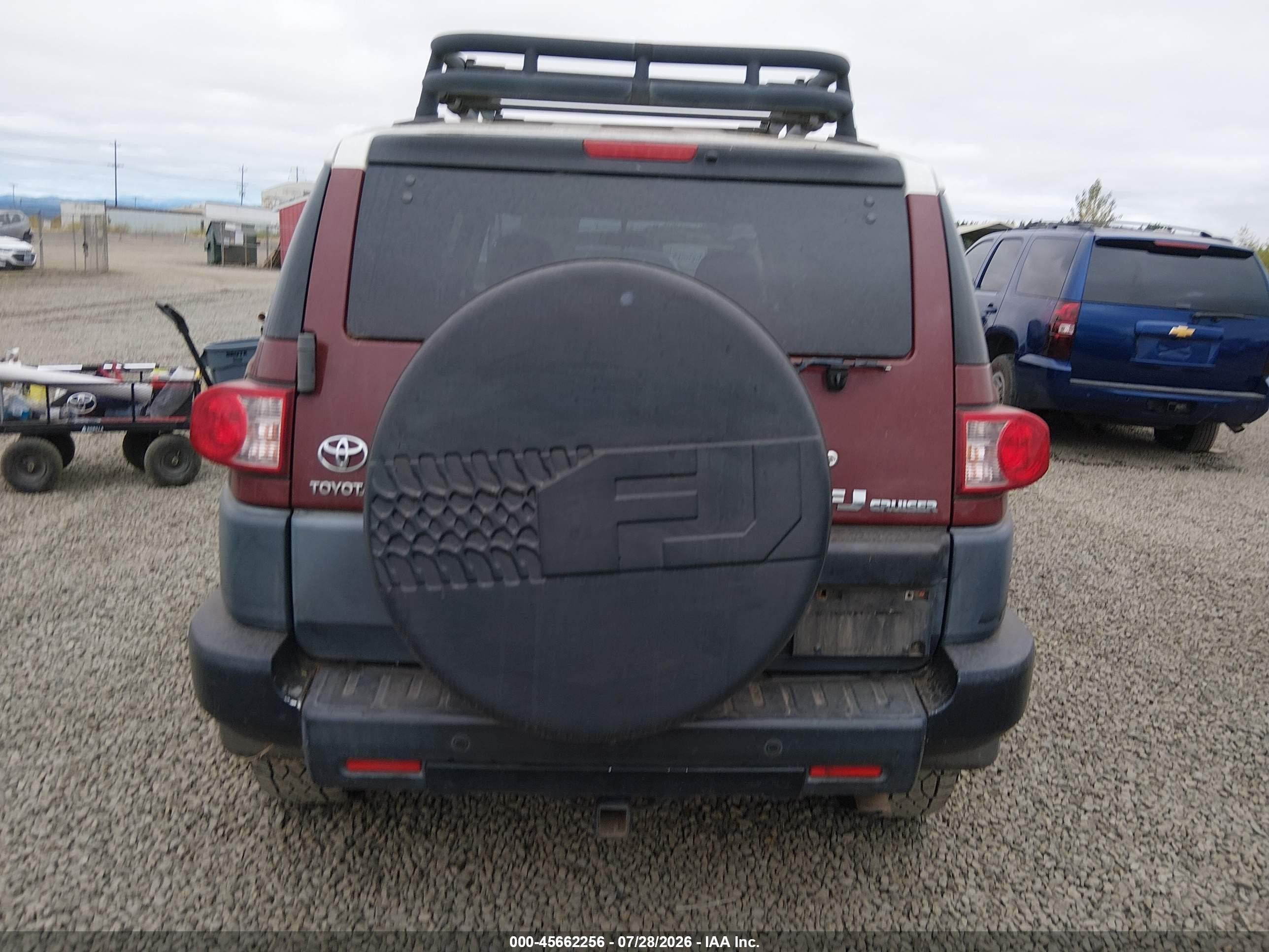 2008 Toyota Fj Cruiser   Red vin: JTEBU11F98K017557
