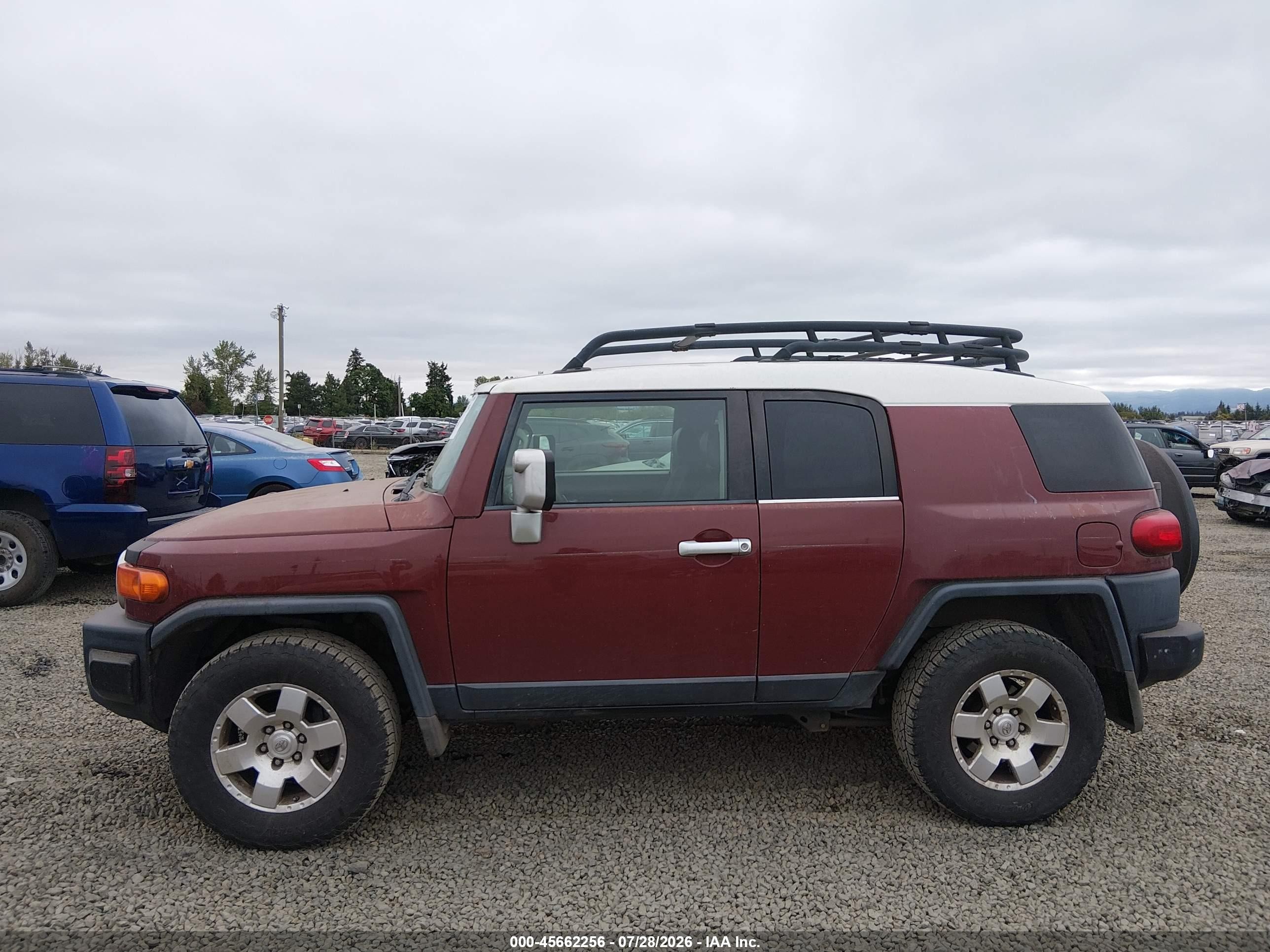 2008 Toyota Fj Cruiser   Red vin: JTEBU11F98K017557