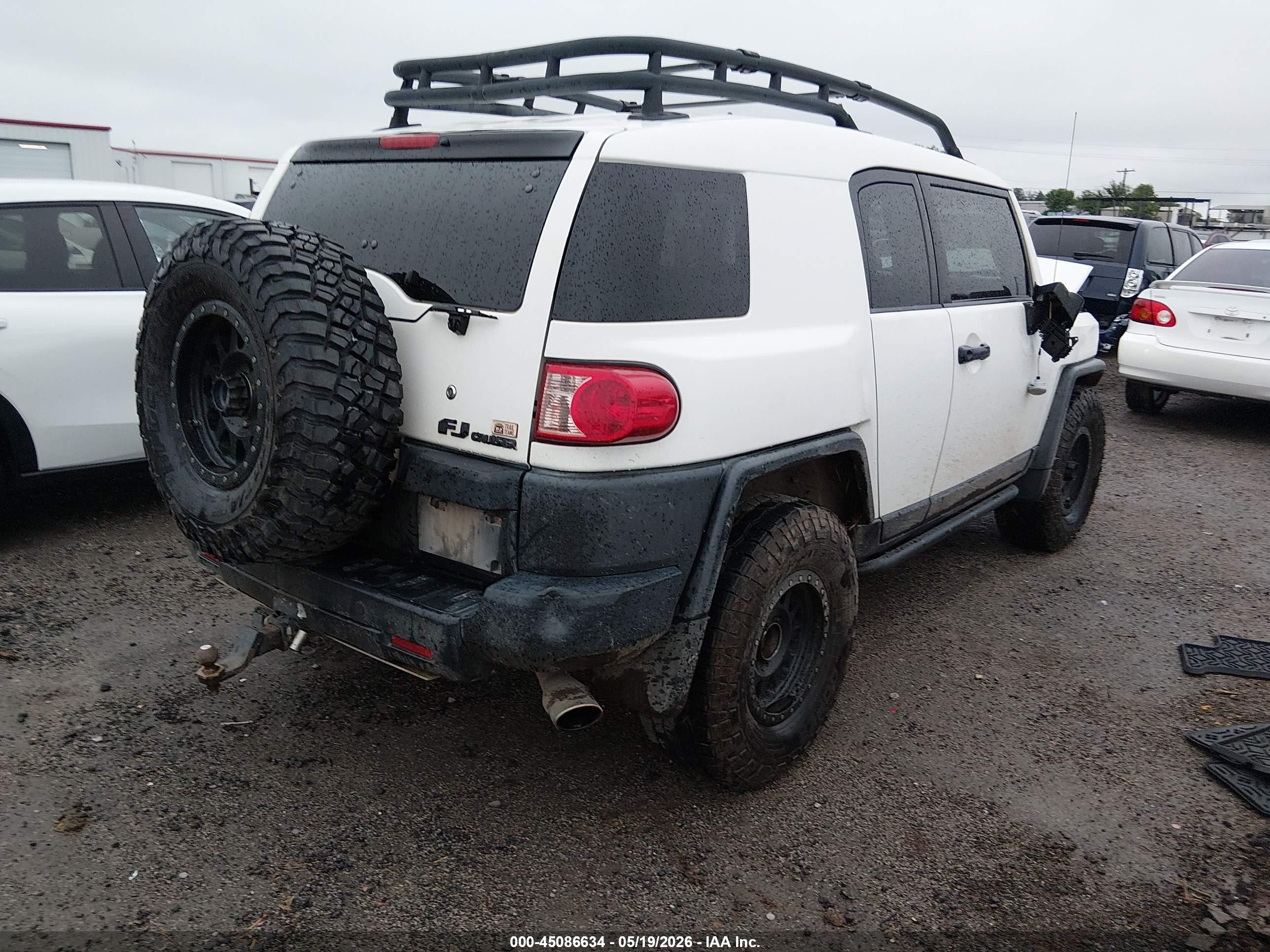 2008 Toyota Fj Cruiser   White vin: JTEBU11F98K027635
