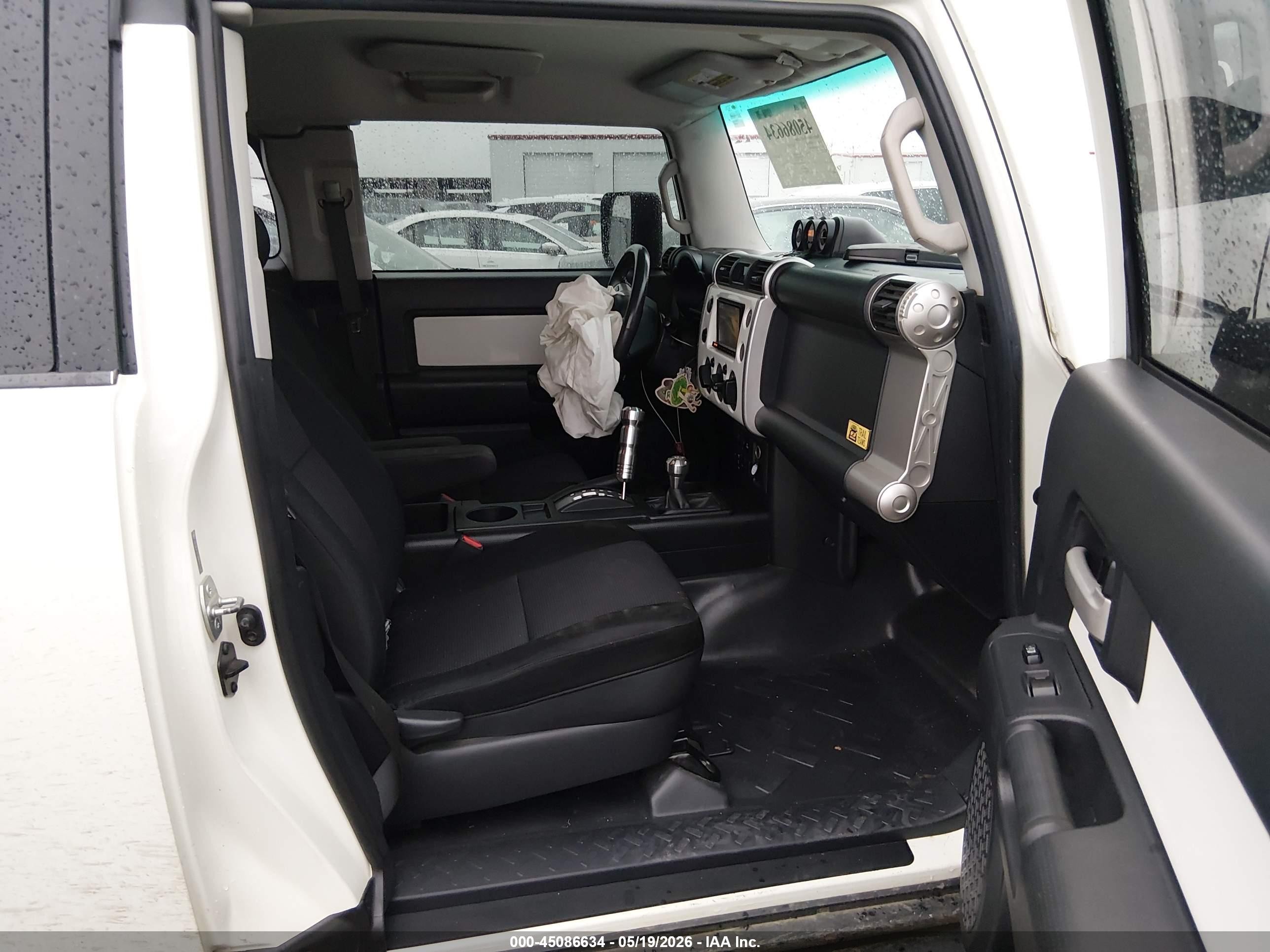 2008 Toyota Fj Cruiser   White vin: JTEBU11F98K027635
