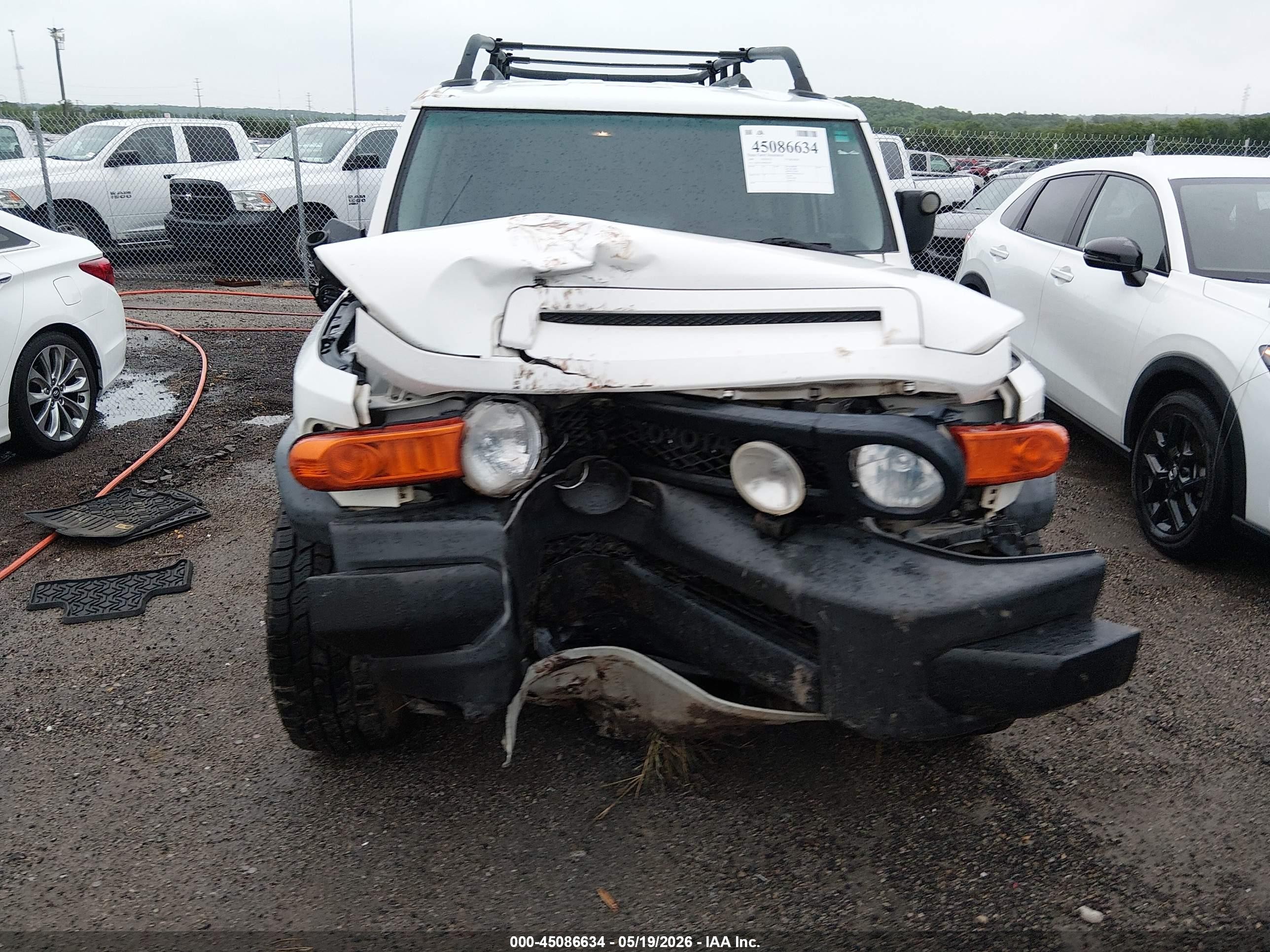 2008 Toyota Fj Cruiser   White vin: JTEBU11F98K027635