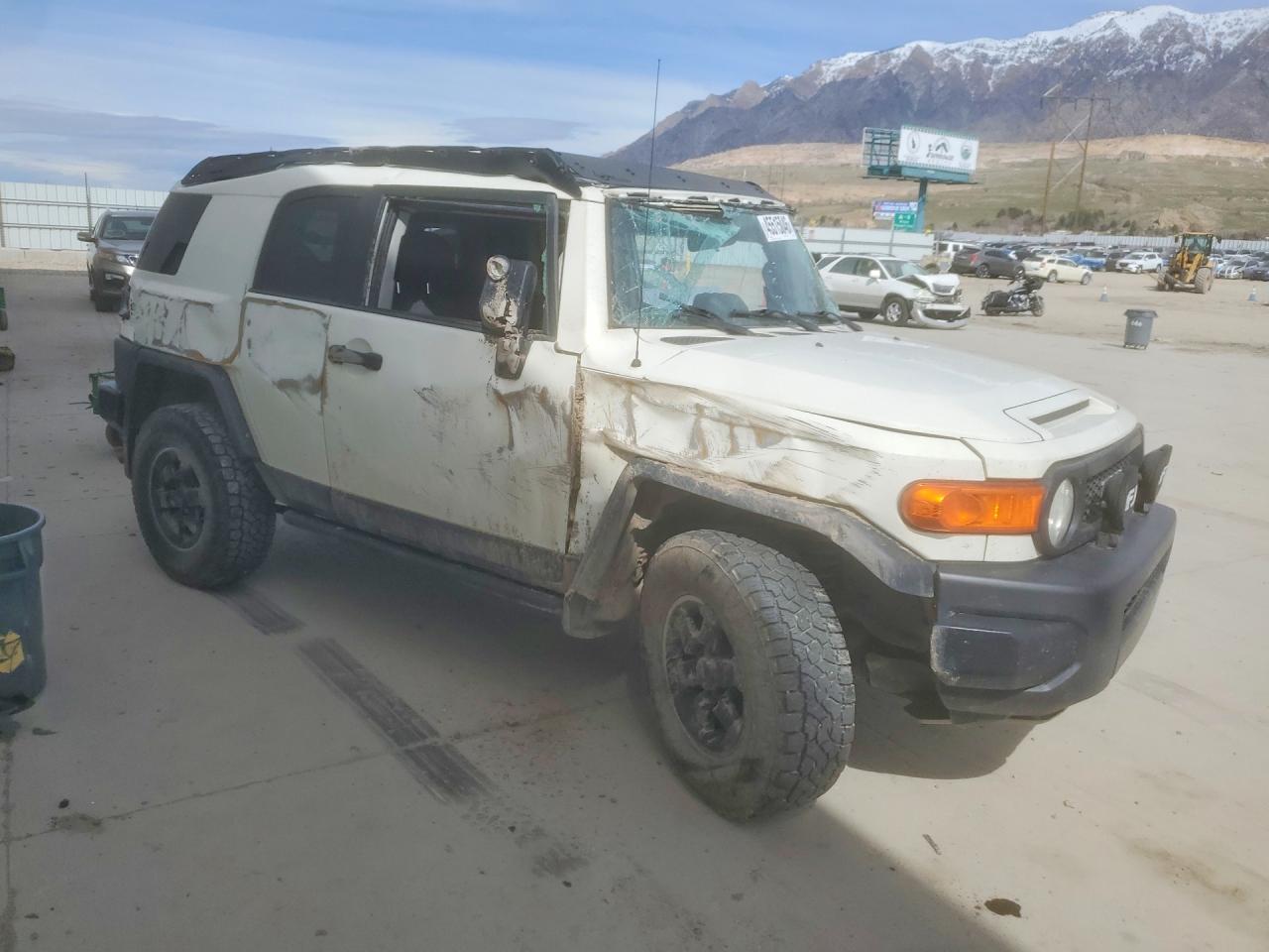 2008 Toyota Fj Cruiser Base White vin: JTEBU11F98K041440