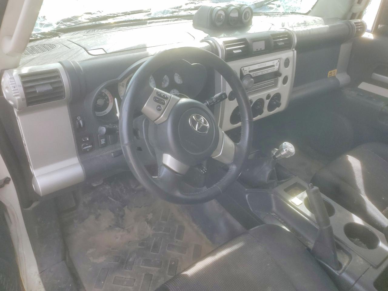 2008 Toyota Fj Cruiser Base White vin: JTEBU11F98K041440