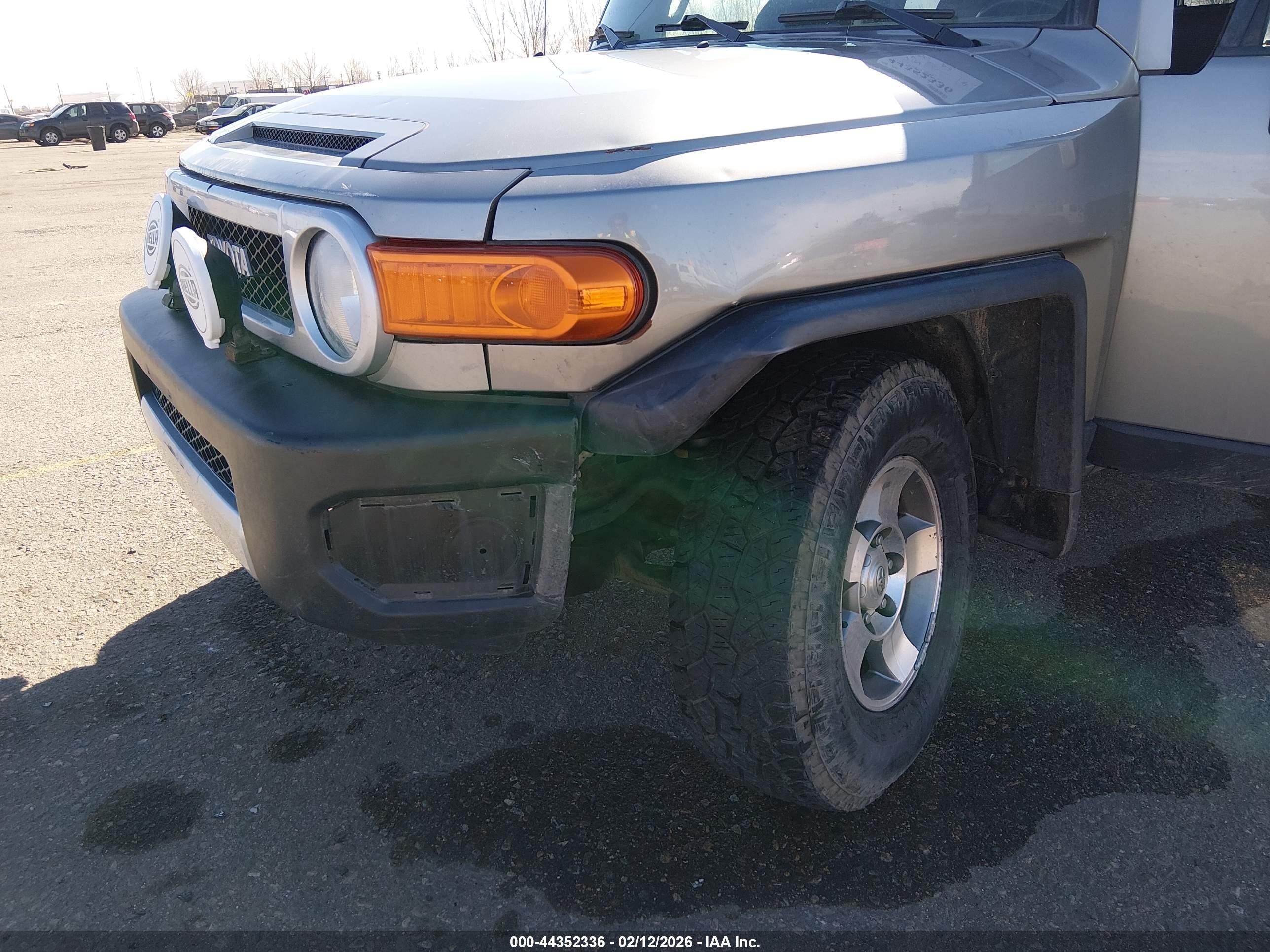 2009 Toyota Fj Cruiser   Silver vin: JTEBU11F99K068042