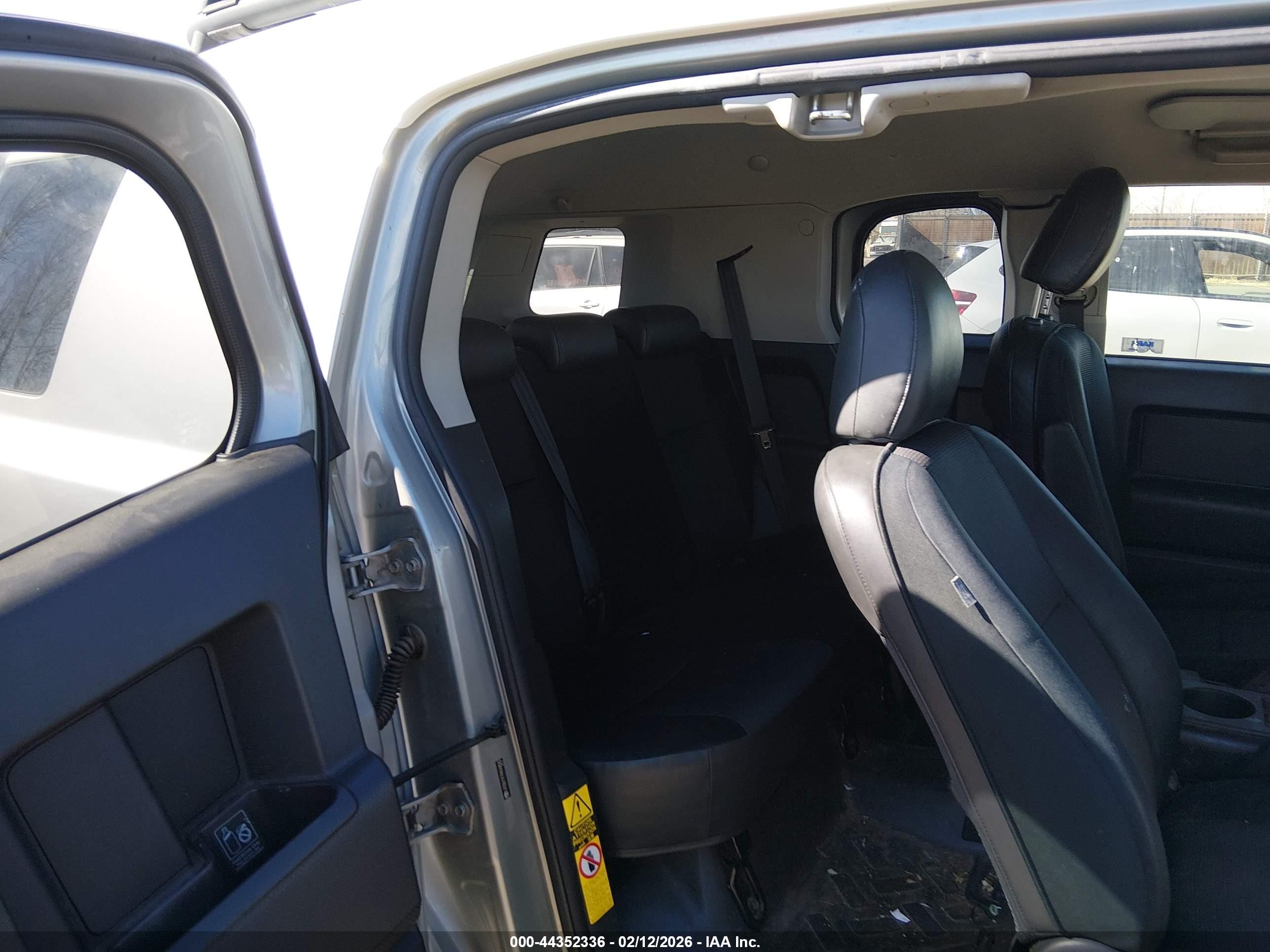 2009 Toyota Fj Cruiser   Silver vin: JTEBU11F99K068042