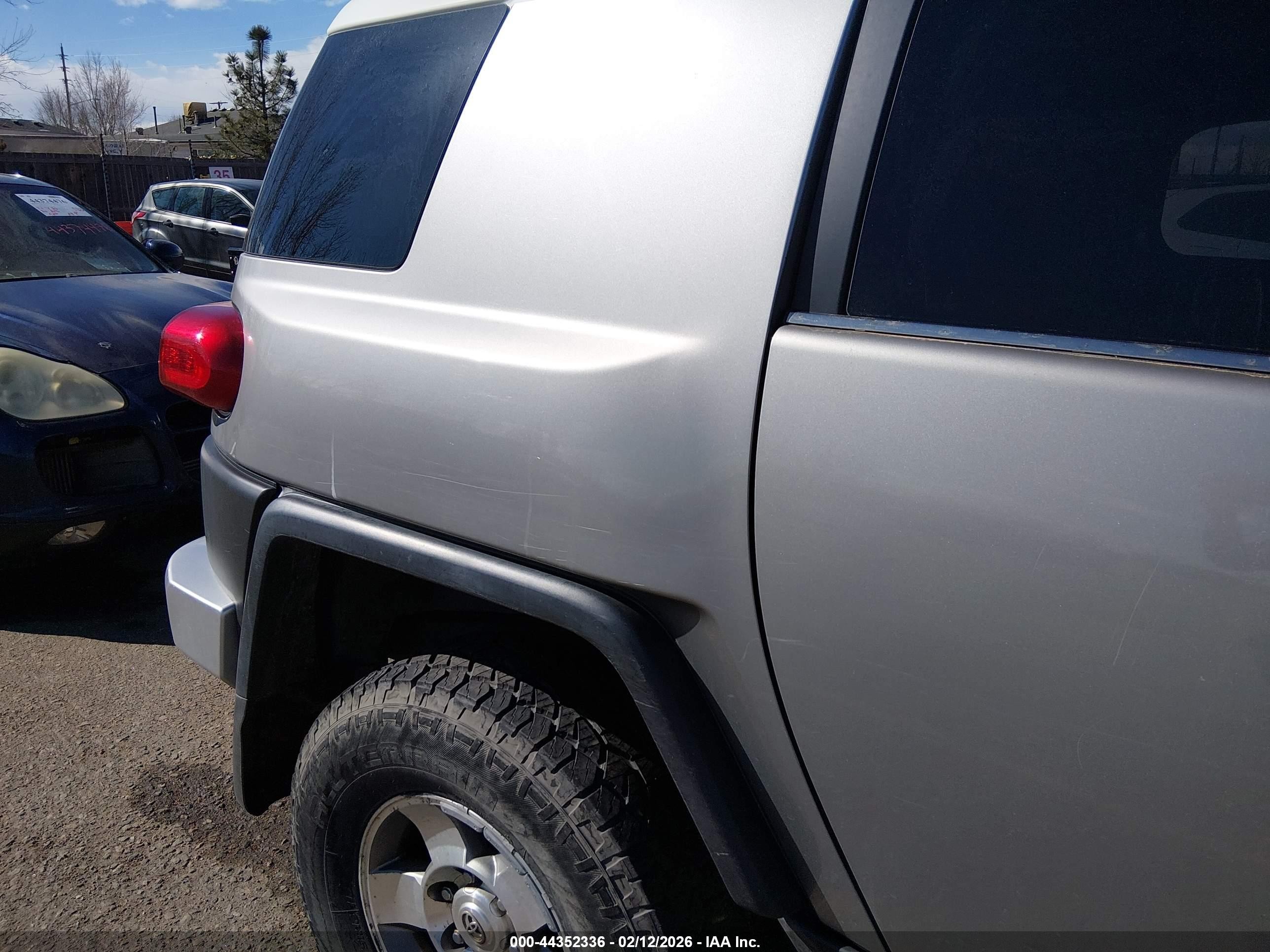 2009 Toyota Fj Cruiser   Silver vin: JTEBU11F99K068042