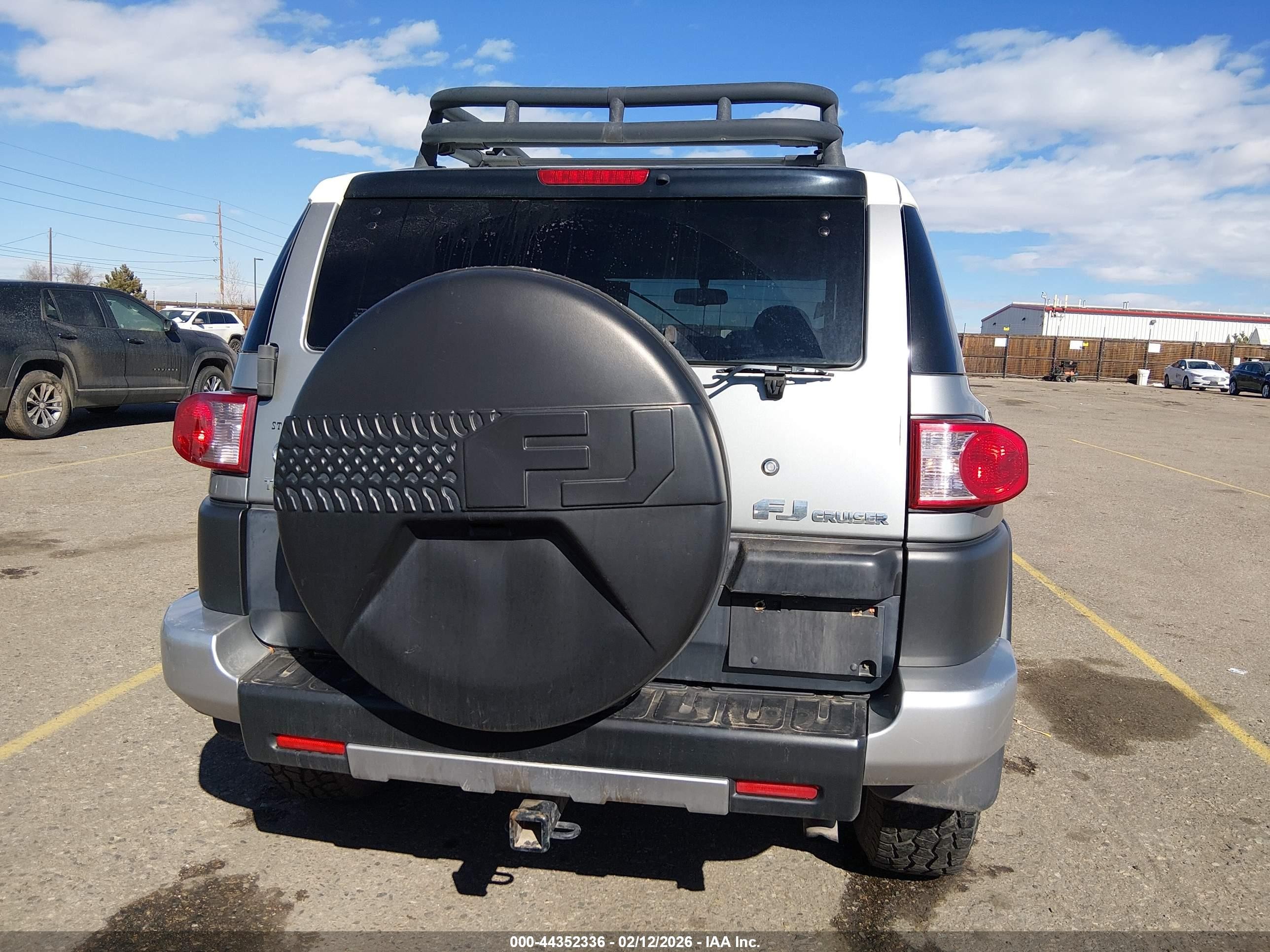 2009 Toyota Fj Cruiser   Silver vin: JTEBU11F99K068042