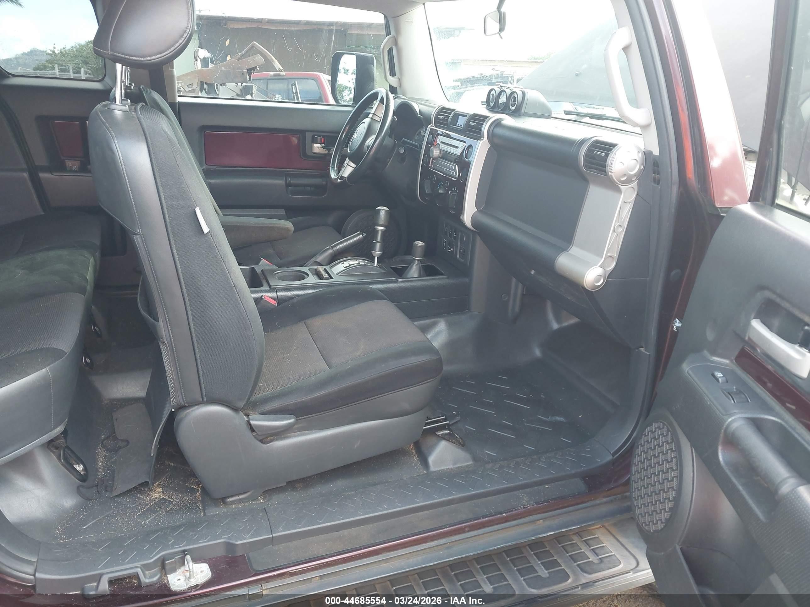 2007 Toyota Fj Cruiser   Maroon vin: JTEBU11FX70005136