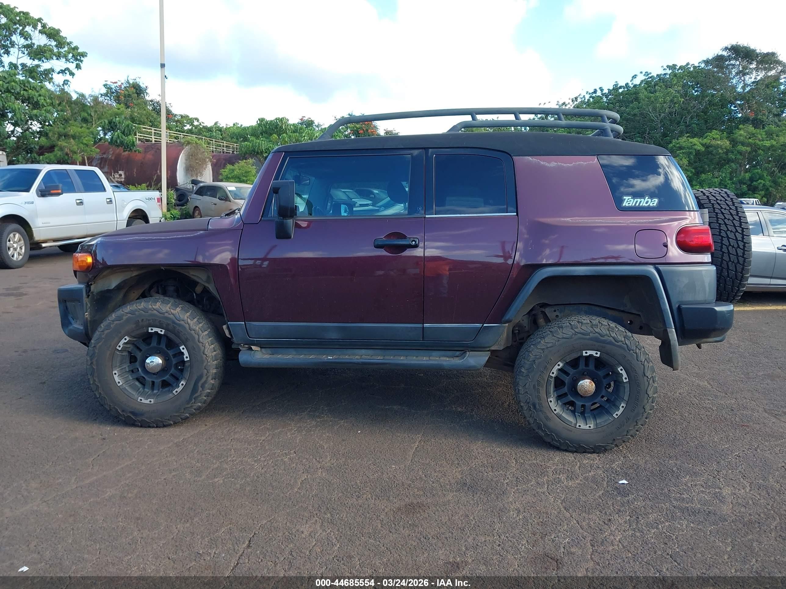 2007 Toyota Fj Cruiser   Maroon vin: JTEBU11FX70005136