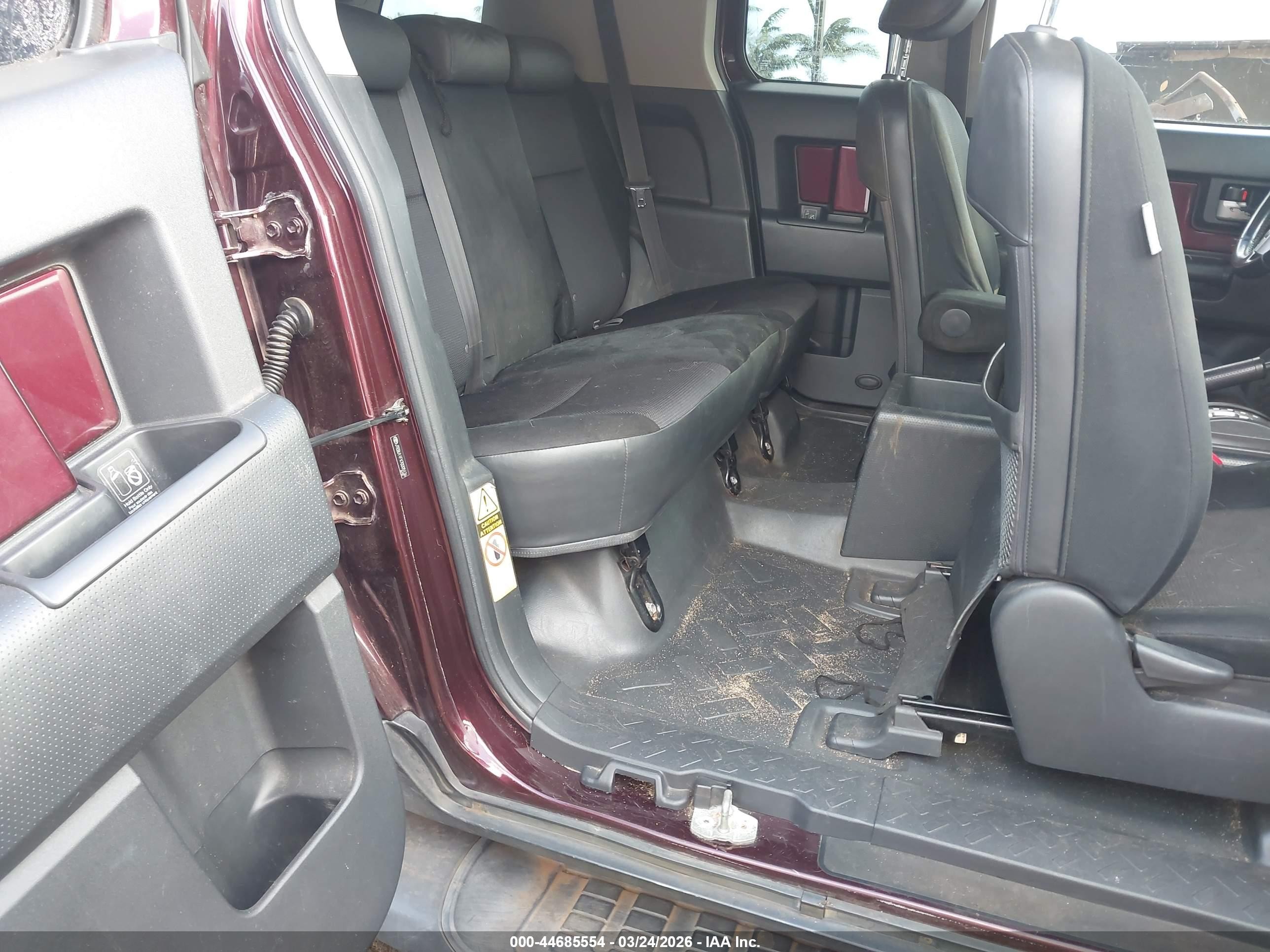 2007 Toyota Fj Cruiser   Maroon vin: JTEBU11FX70005136