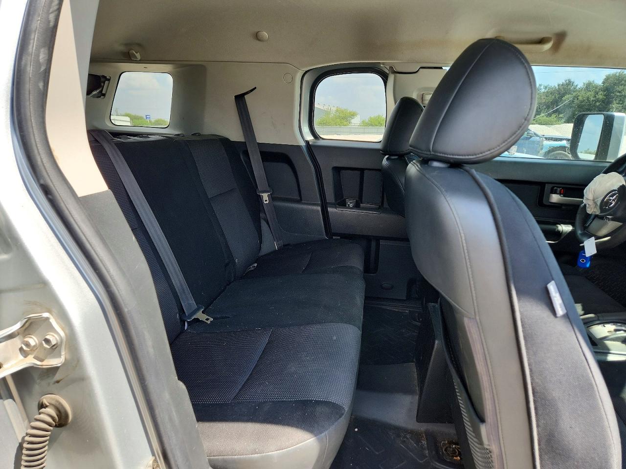 2007 Toyota Fj Cruiser Base Silver vin: JTEBU11FX70006657