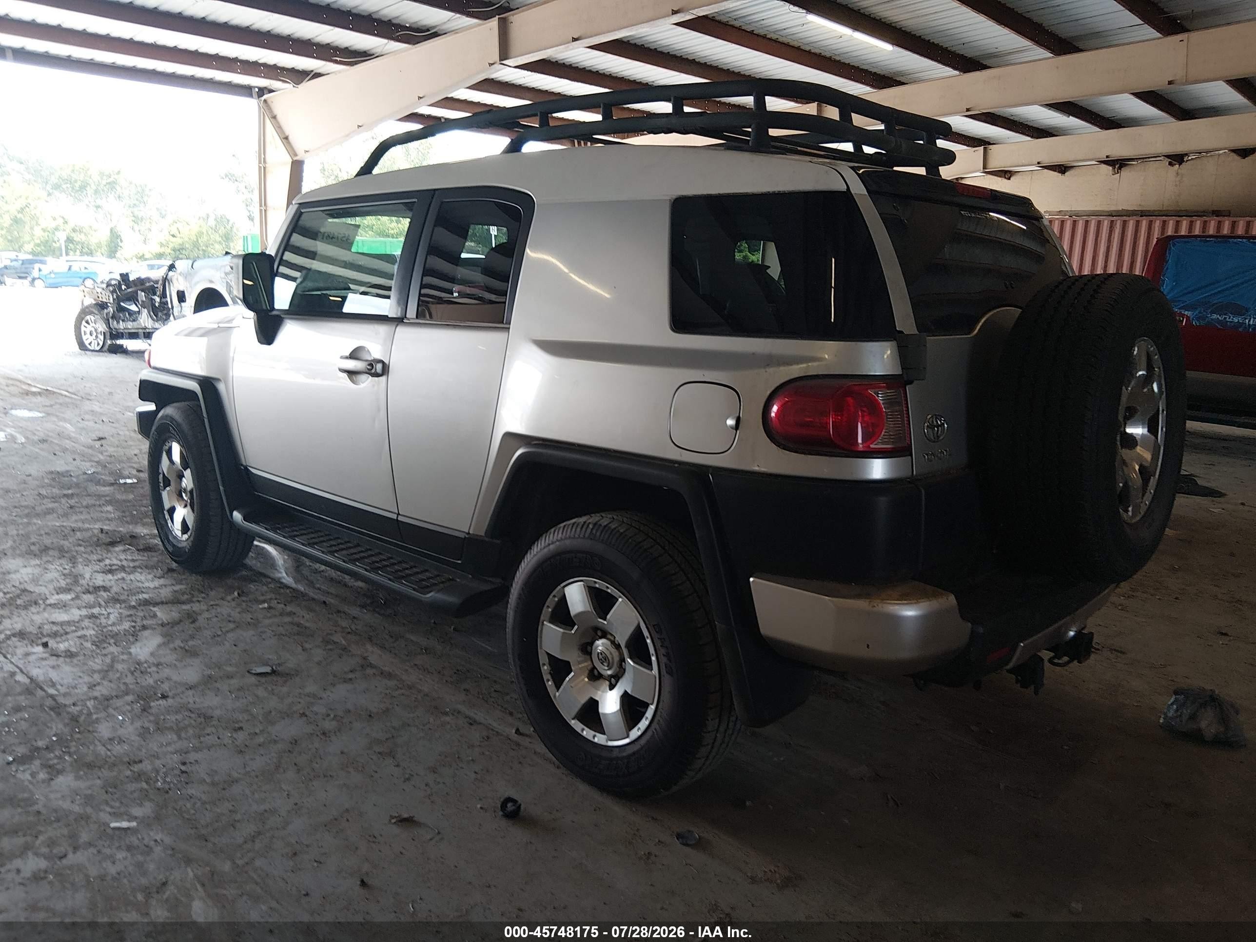 2007 Toyota Fj Cruiser   Silver vin: JTEBU11FX70017156