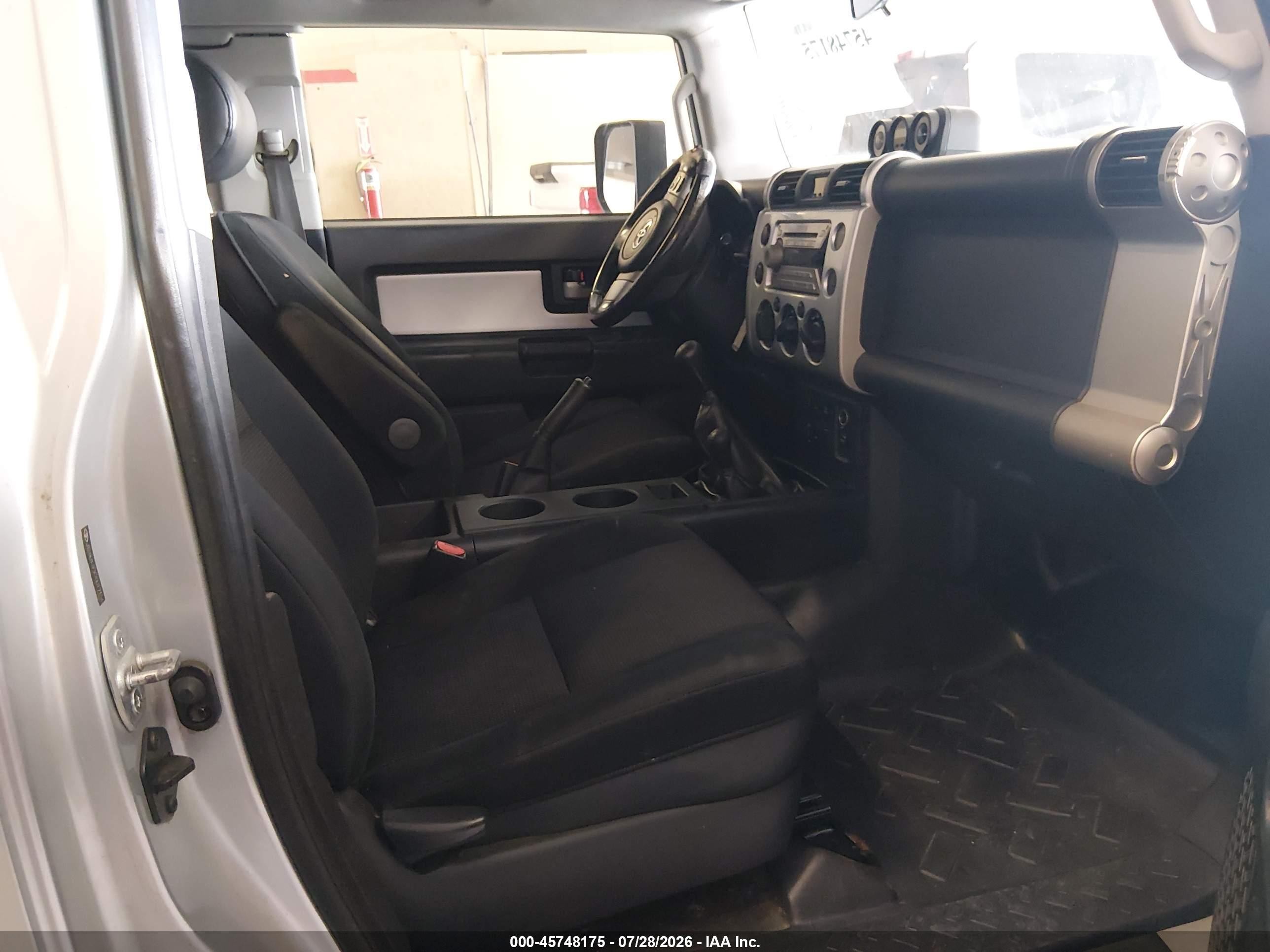 2007 Toyota Fj Cruiser   Silver vin: JTEBU11FX70017156