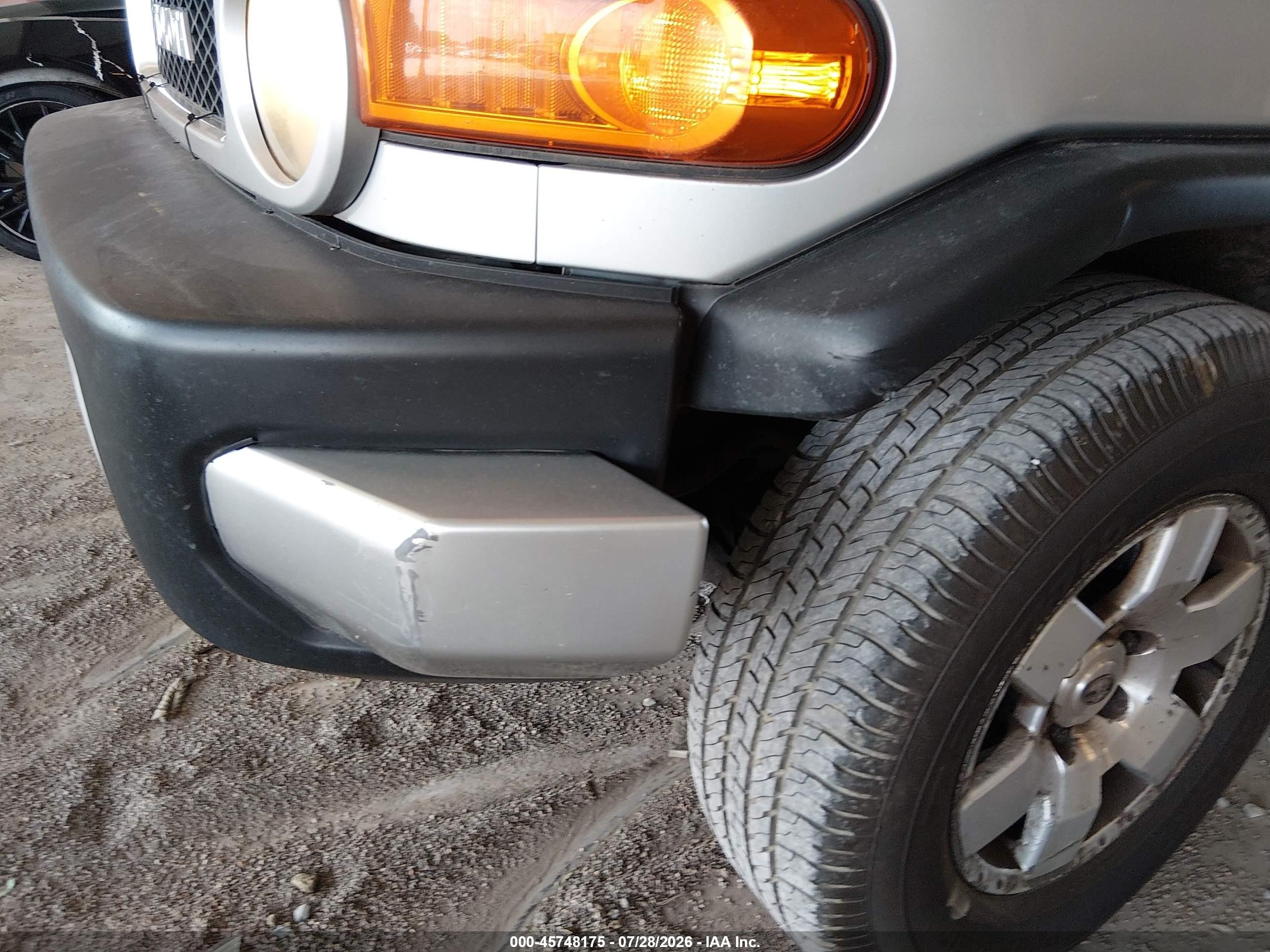 2007 Toyota Fj Cruiser   Silver vin: JTEBU11FX70017156