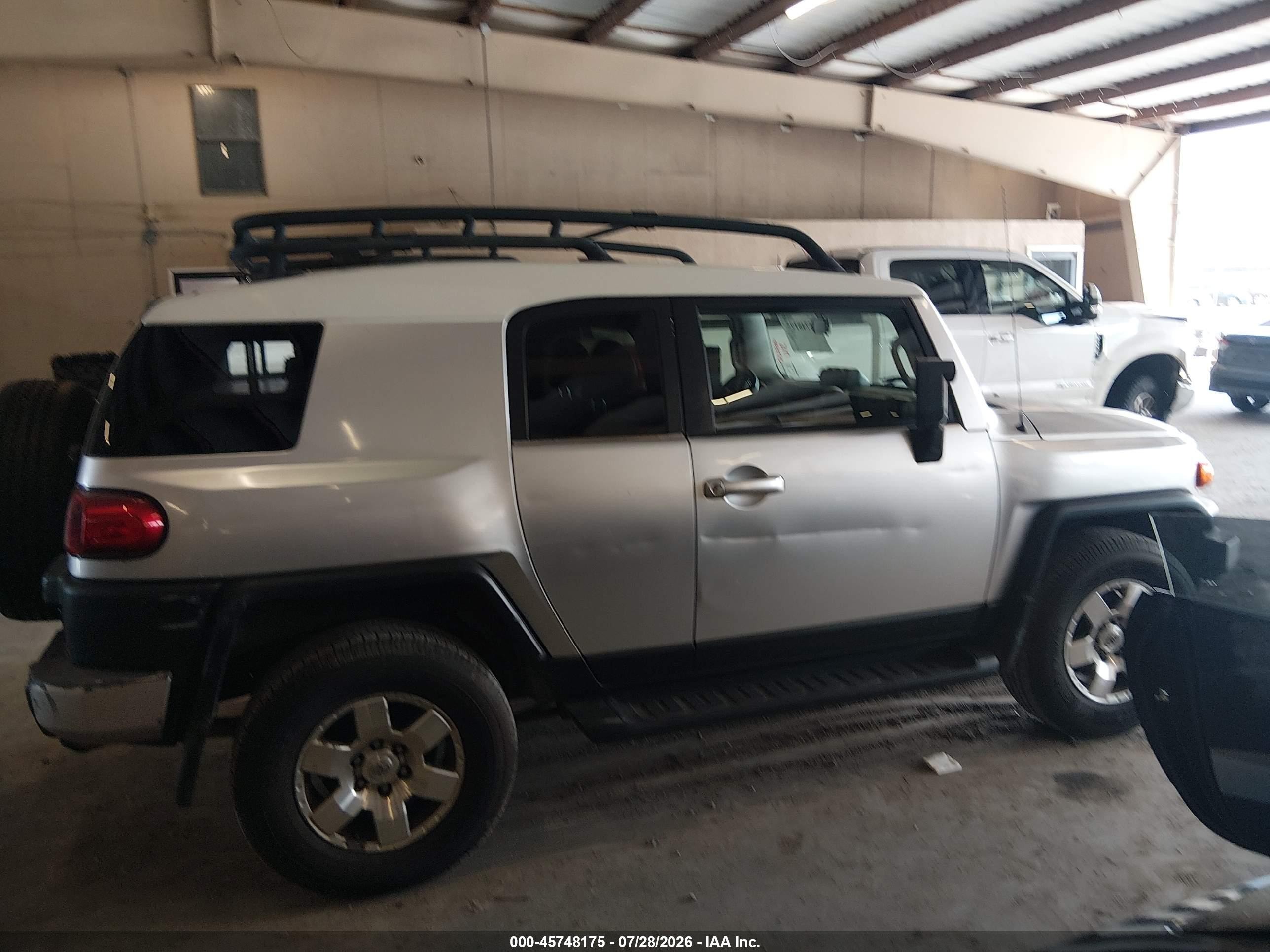 2007 Toyota Fj Cruiser   Silver vin: JTEBU11FX70017156