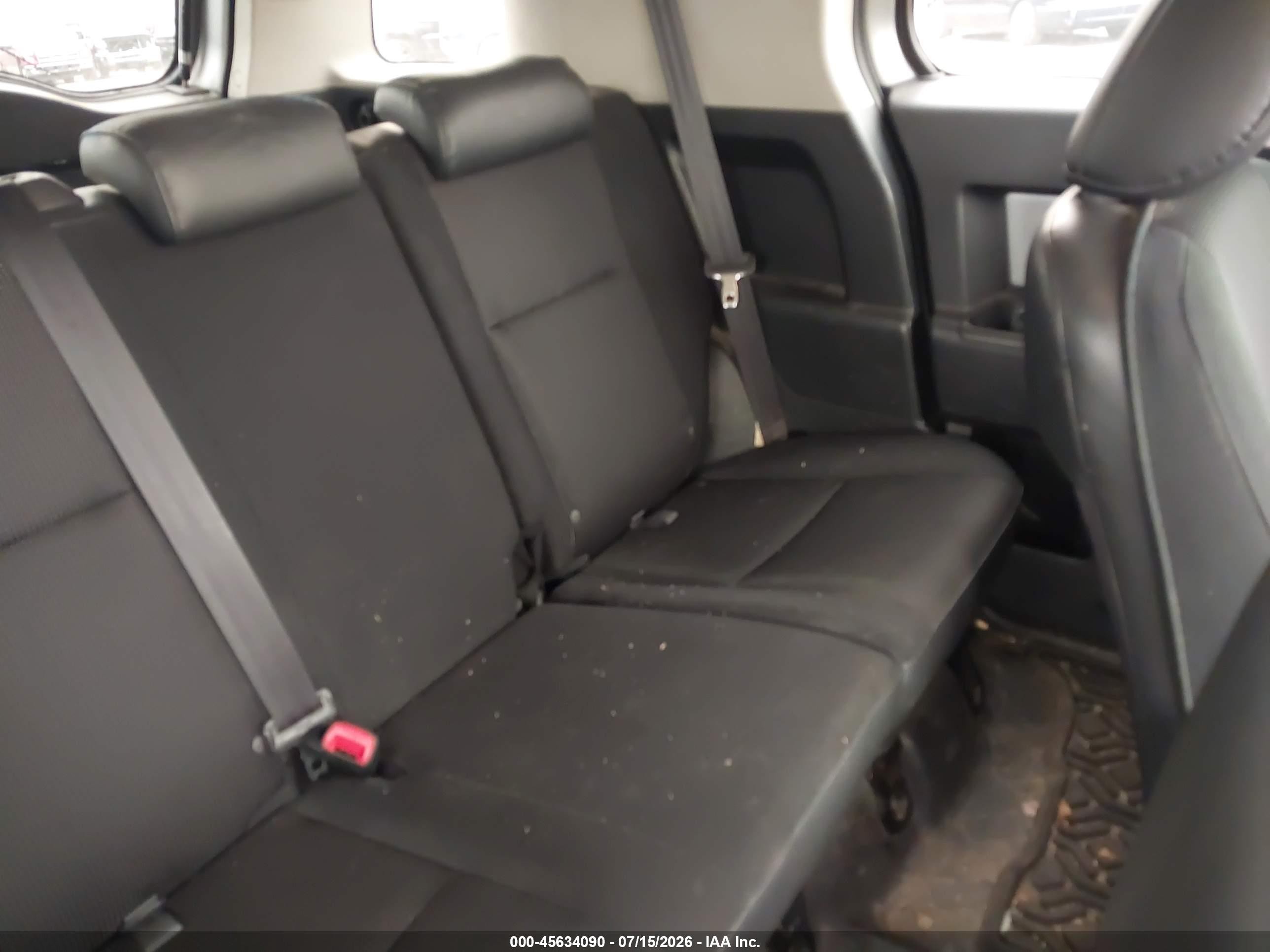 2007 Toyota Fj Cruiser   Silver vin: JTEBU11FX70062517