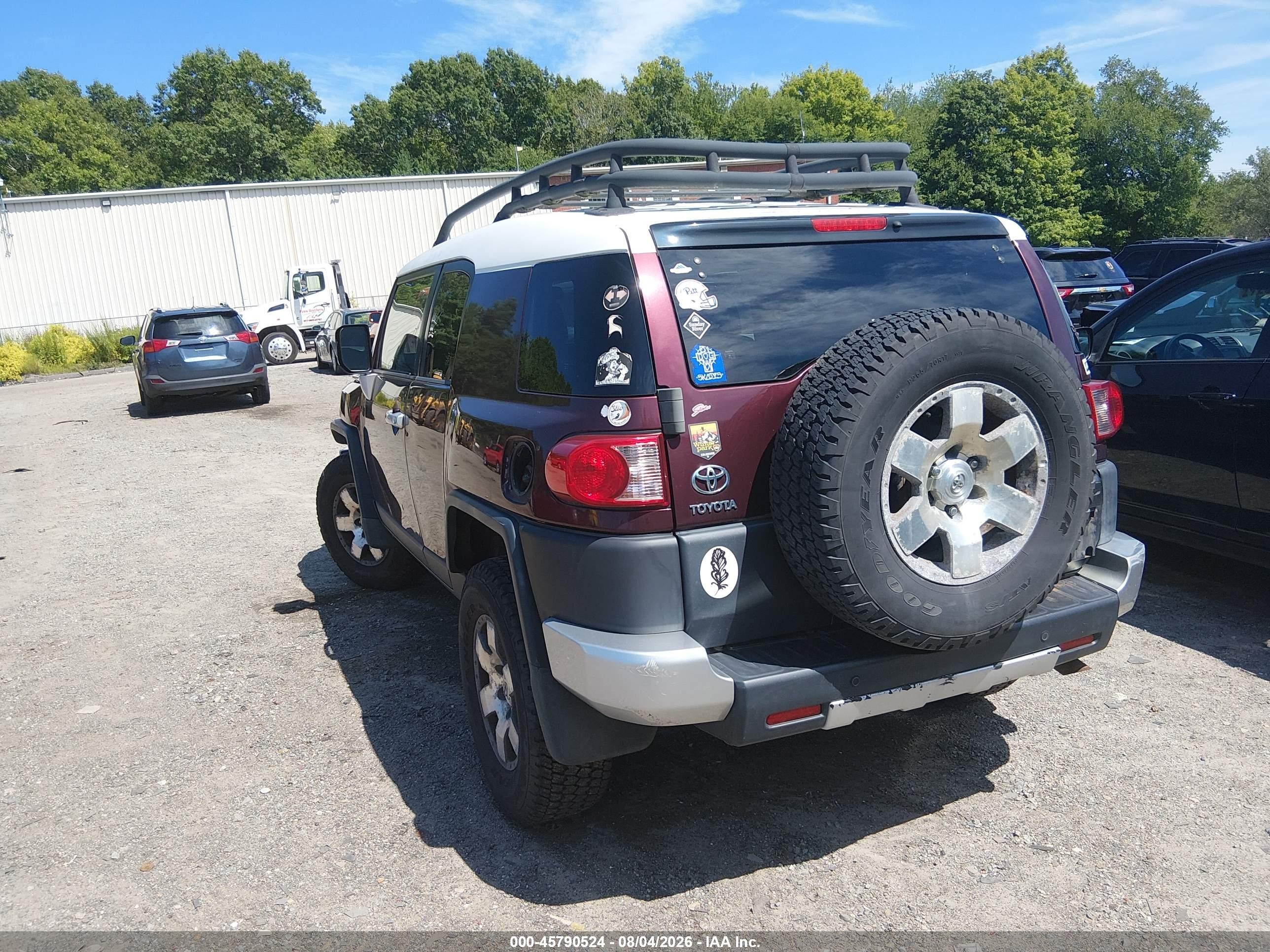 2007 Toyota Fj Cruiser   Maroon vin: JTEBU11FX70086820