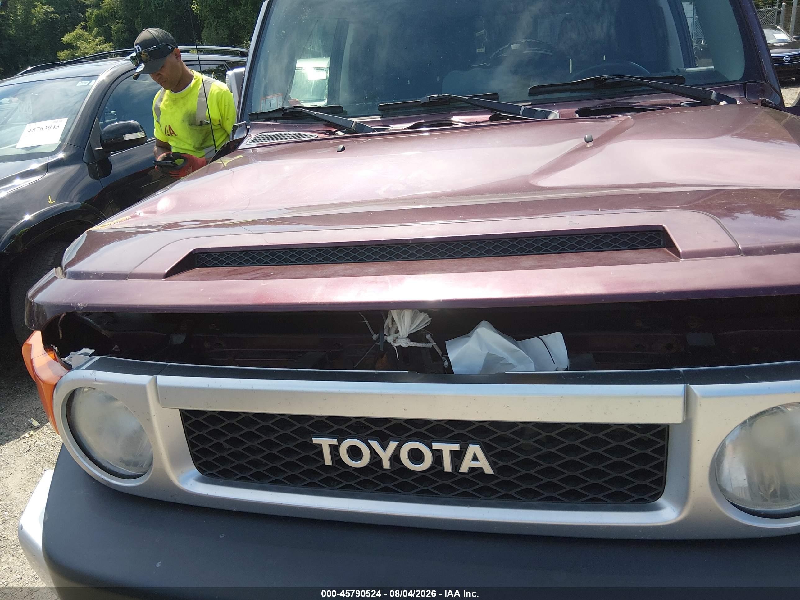 2007 Toyota Fj Cruiser   Maroon vin: JTEBU11FX70086820