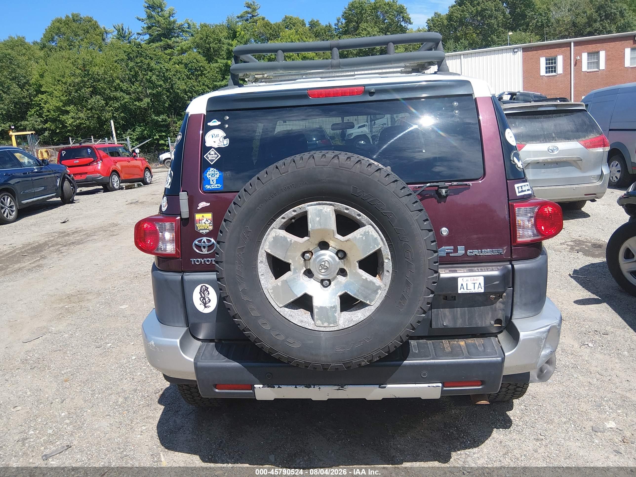 2007 Toyota Fj Cruiser   Maroon vin: JTEBU11FX70086820