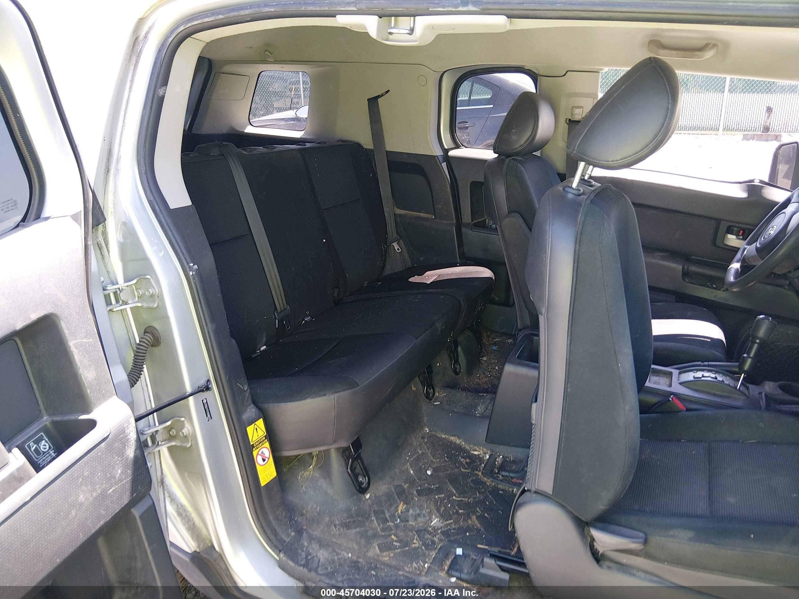 2007 Toyota Fj Cruiser   Silver vin: JTEBU11FX70088793