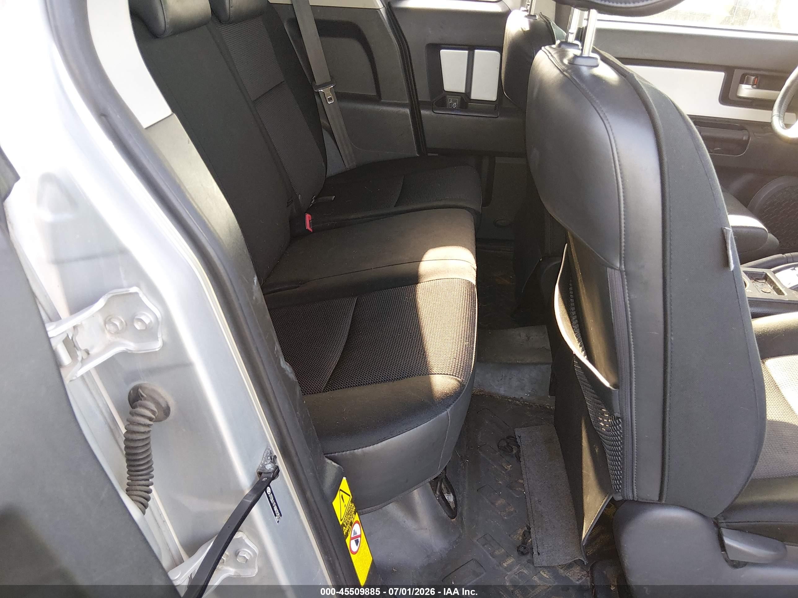 2008 Toyota Fj Cruiser   Silver vin: JTEBU11FX8K052513