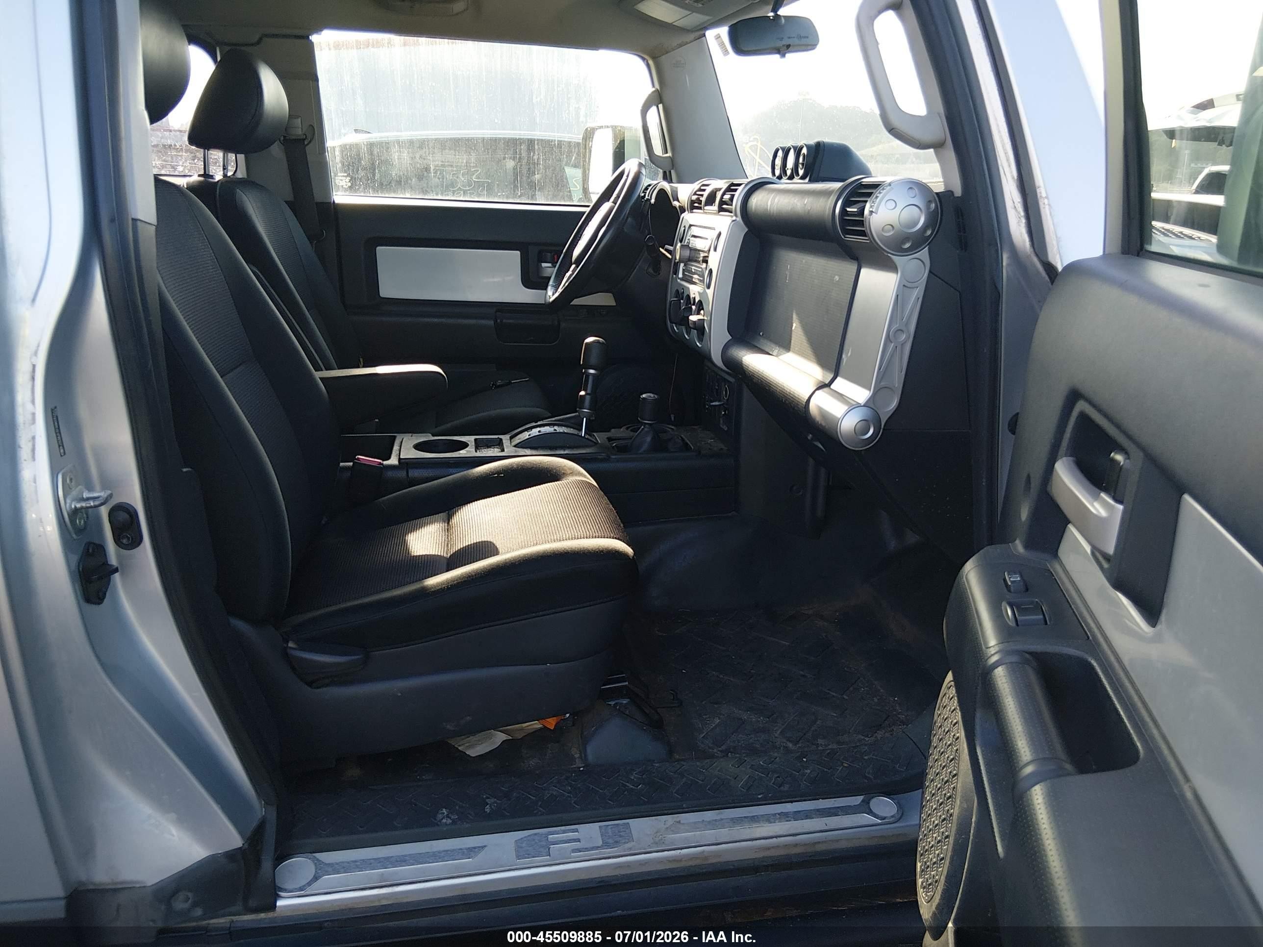 2008 Toyota Fj Cruiser   Silver vin: JTEBU11FX8K052513