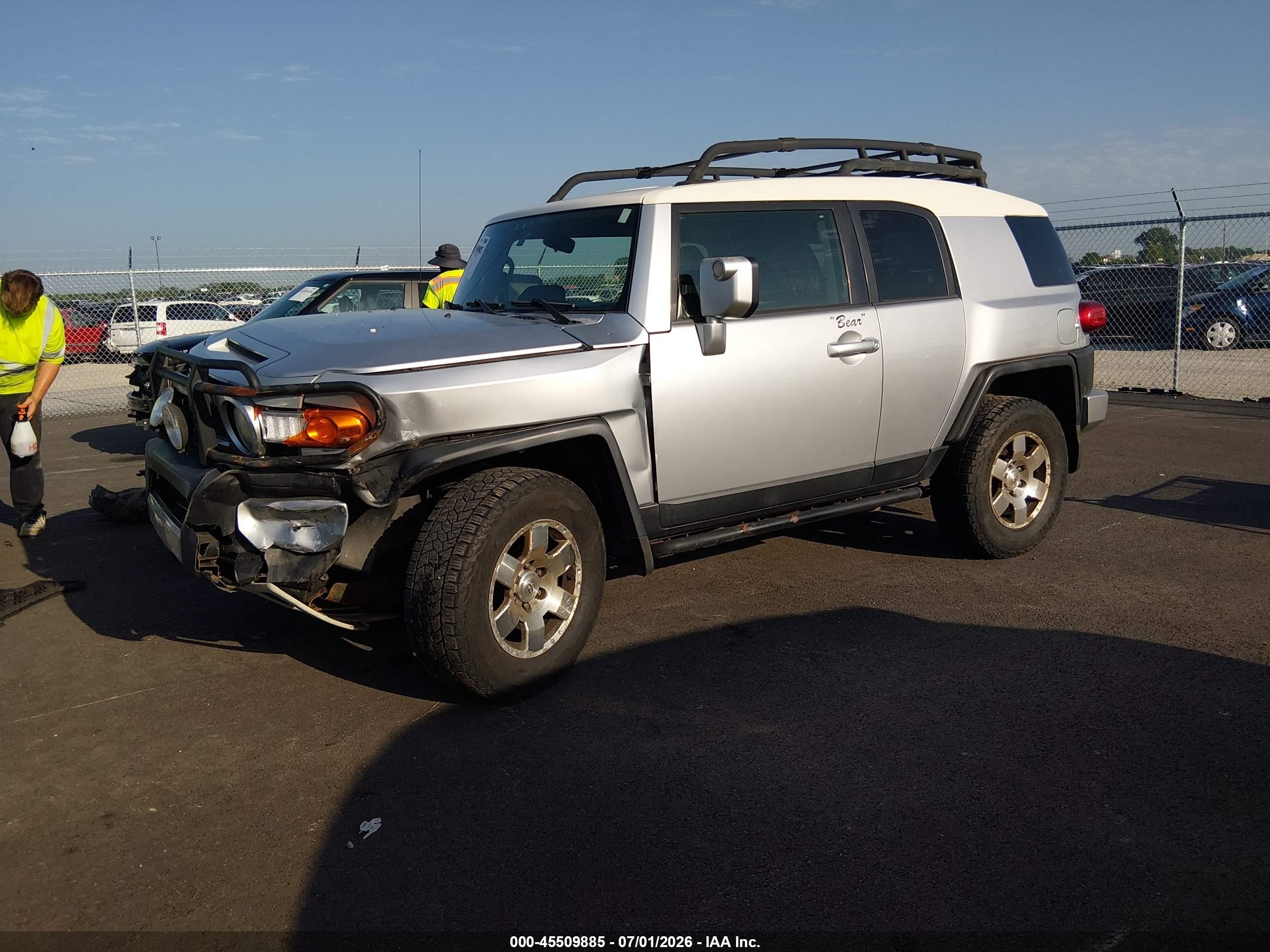 2008 Toyota Fj Cruiser   Silver vin: JTEBU11FX8K052513