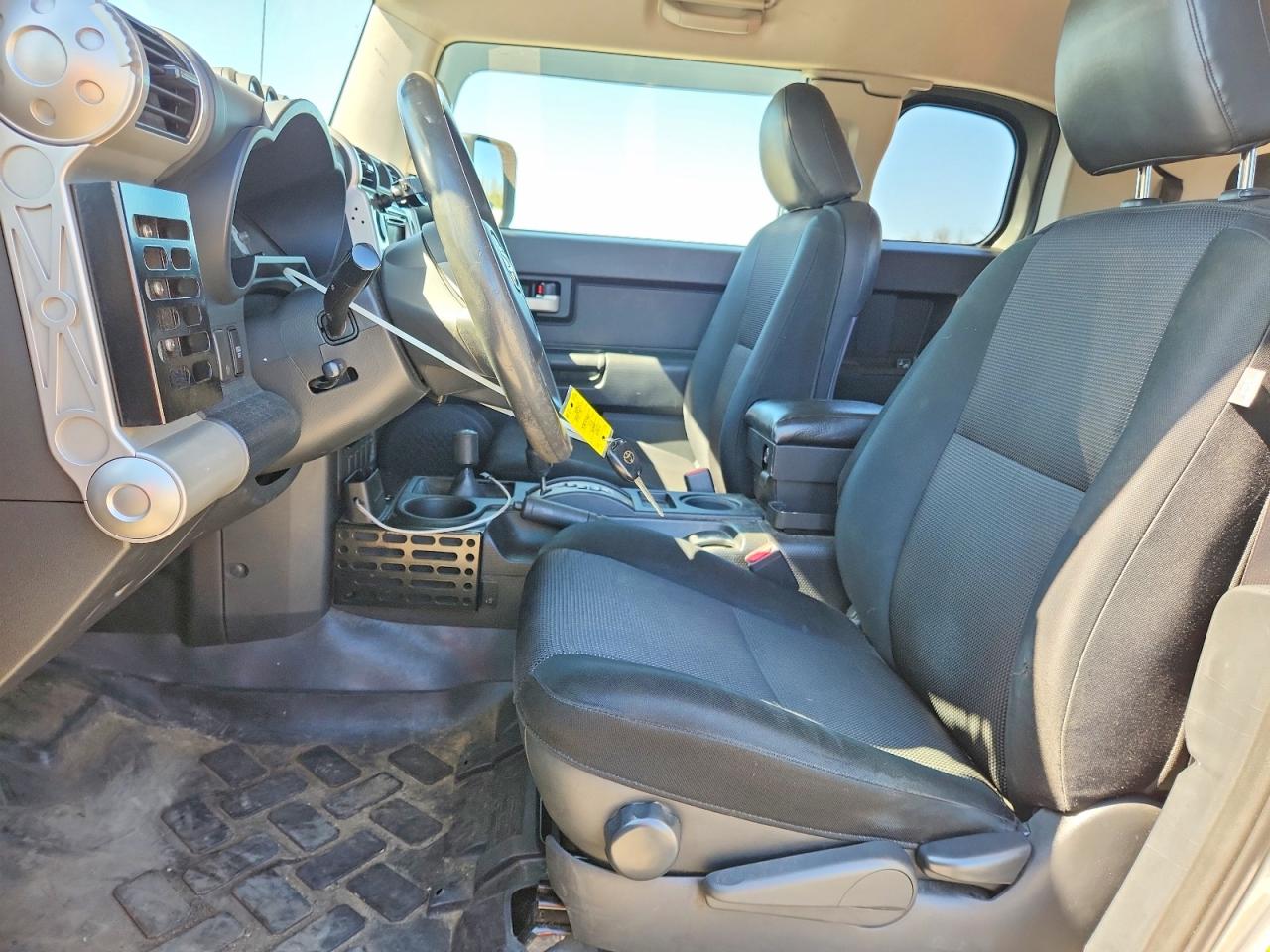 2009 Toyota Fj Cruiser Base Silver vin: JTEBU11FX9K069474